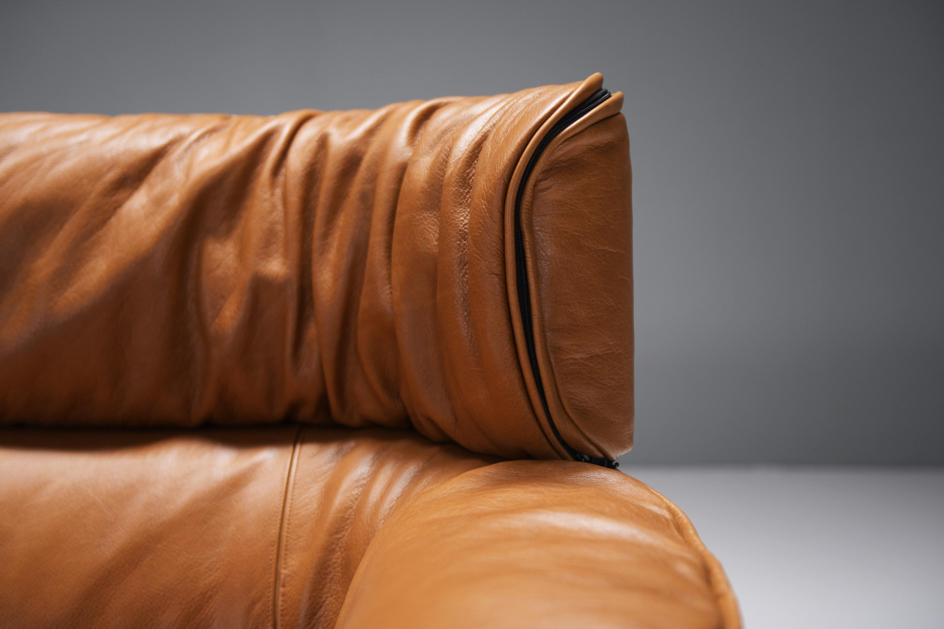 Exceptional Bull sofa (1987) in cognac leather by Gianfranco Frattini - Cassina 1