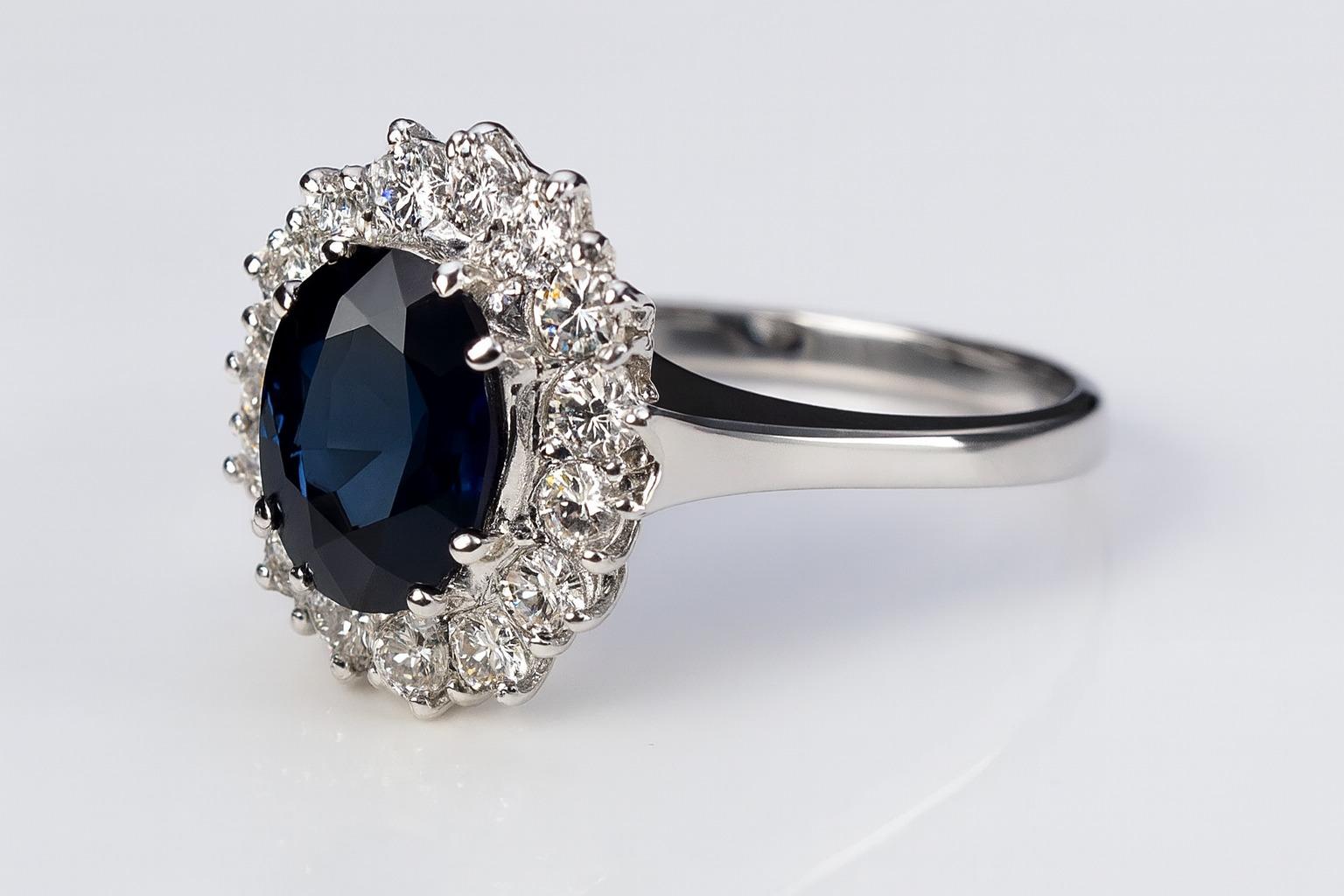 Exceptional Burma Sapphire & Diamond Cluster Ring In Excellent Condition For Sale In Chicago, IL