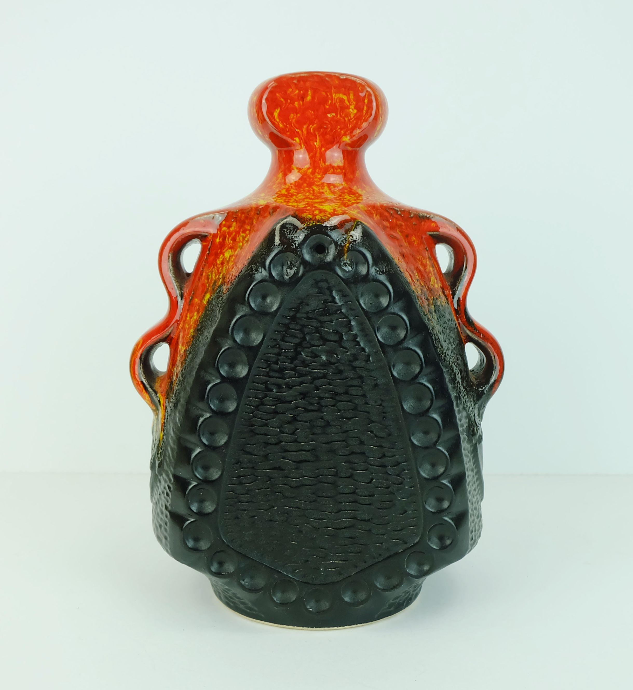 Metà XX secolo eccezionale portacandele in ceramica della baia Model No. 319 25 arancione e nero in vendita