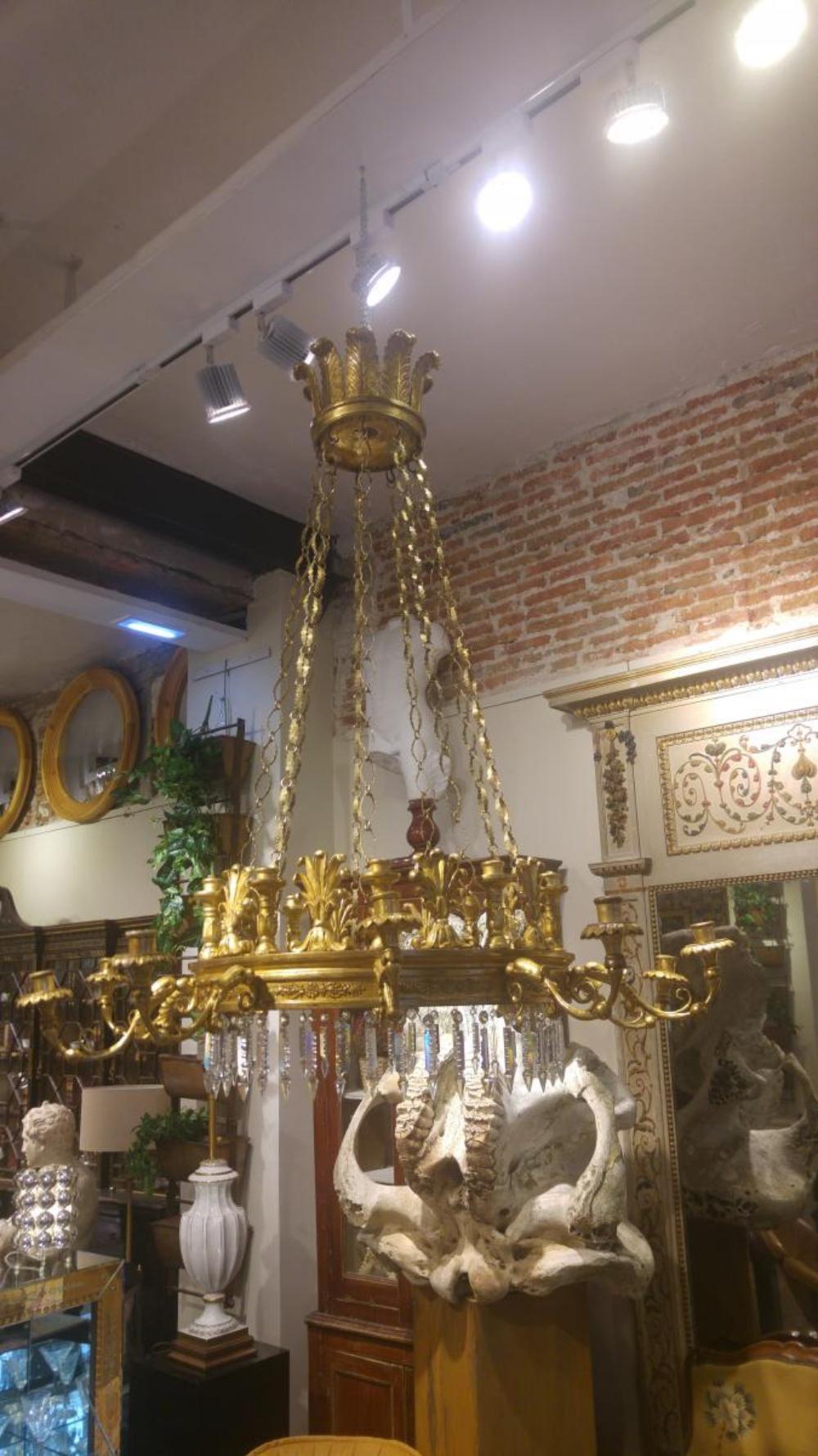 Exceptionnelle lampe en bois sculpté et doré de la période Carlos IV du 18ème siècle en vente 1