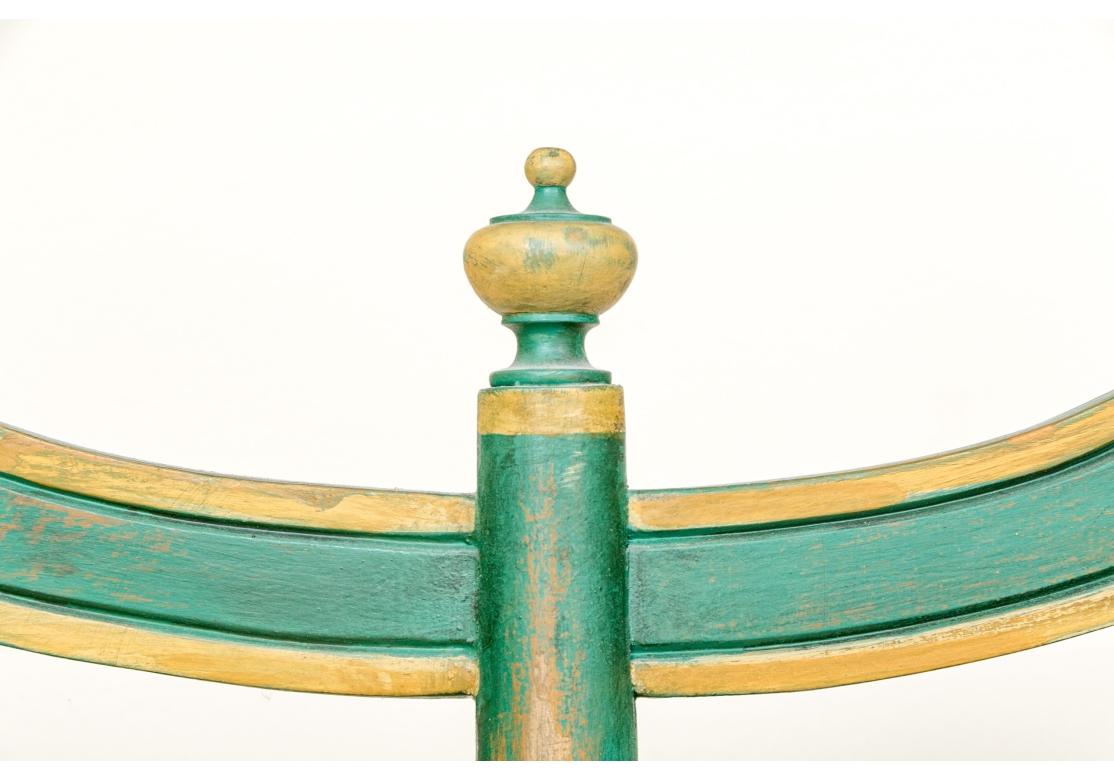 Stile provenzale Exceptional Carved And Painted Three Seat Bench in vendita