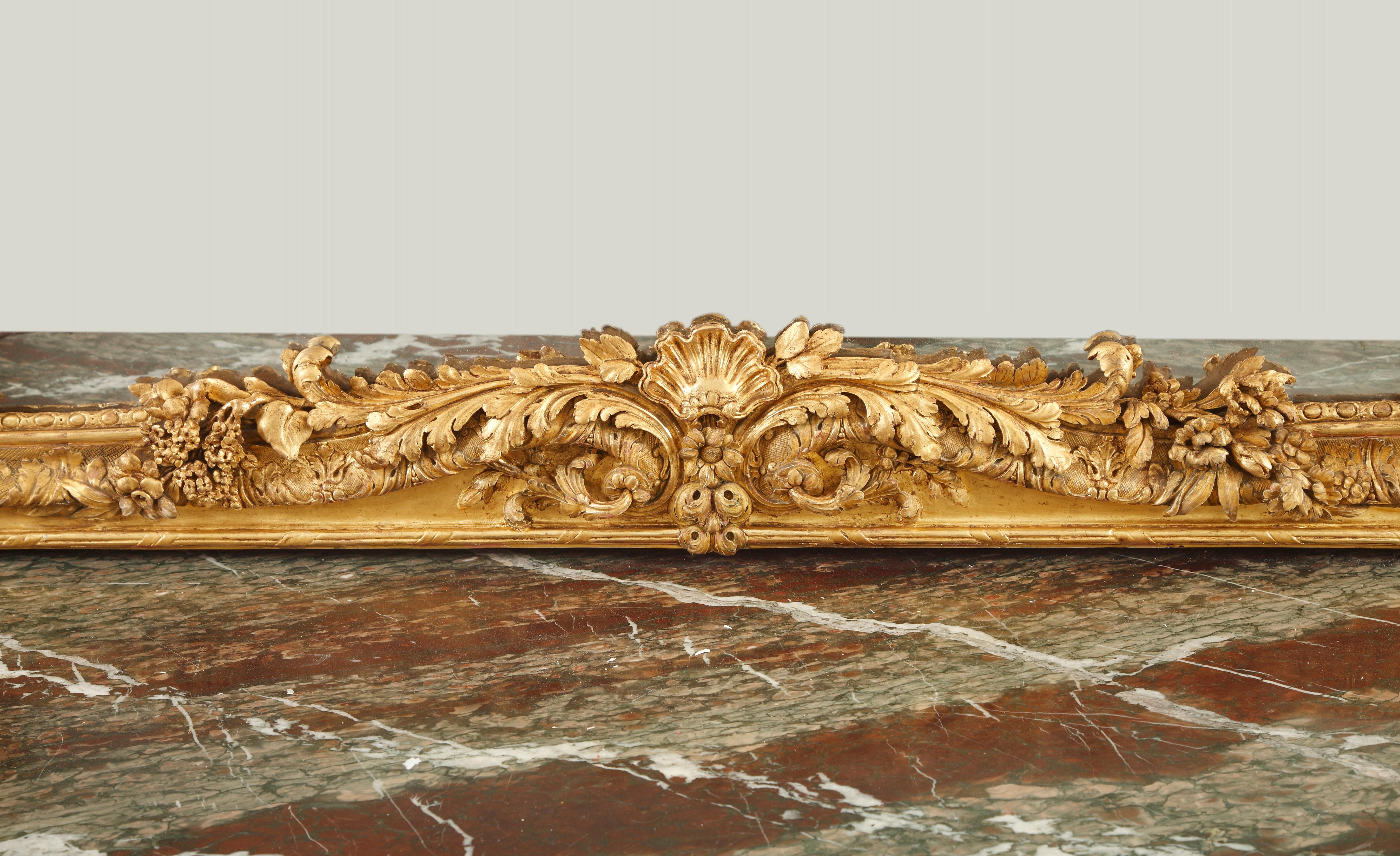 Miroir Exceptionnel miroir en bois doré sculpté, France, vers 1860 en vente