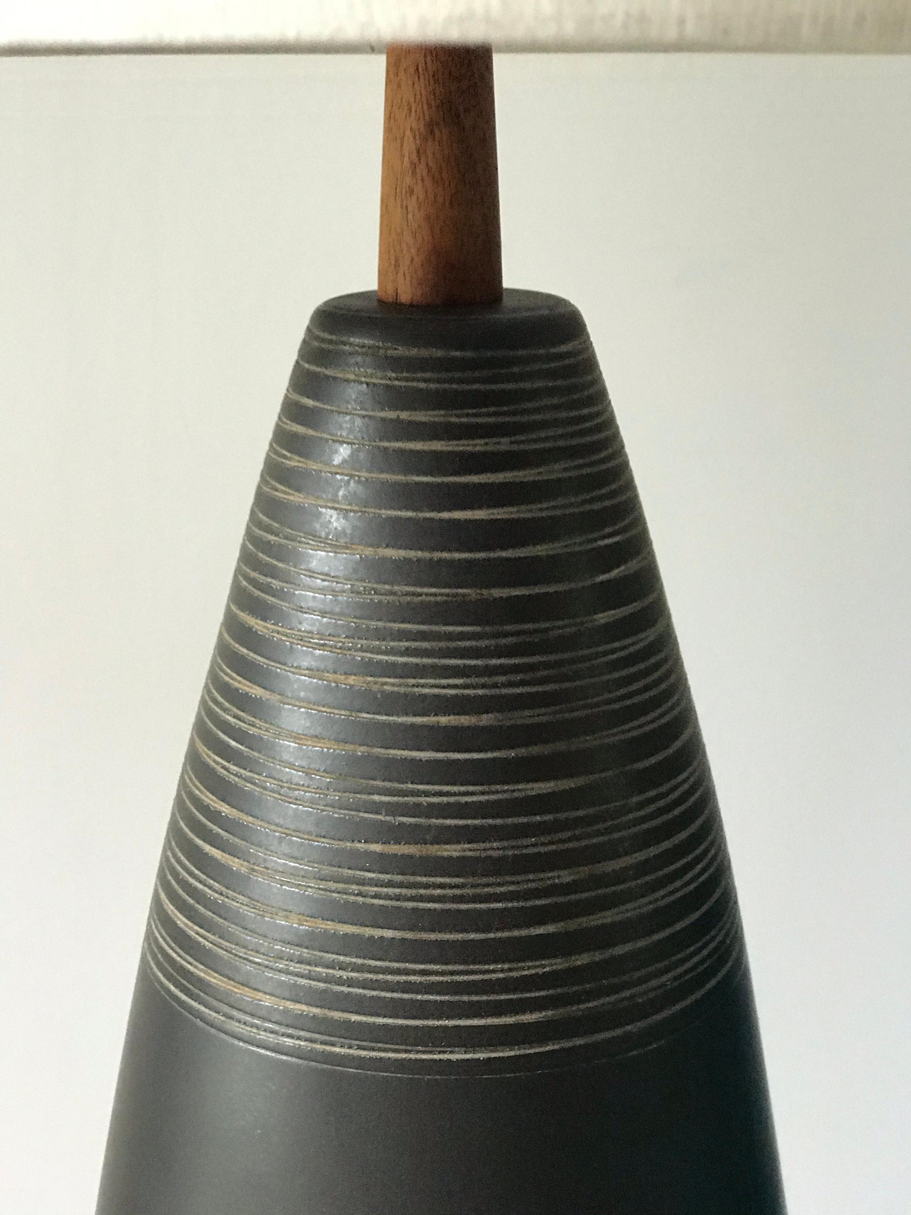 Mid-Century Modern Exceptional Ceramic Table Lamp by Jane and Gordon Martz