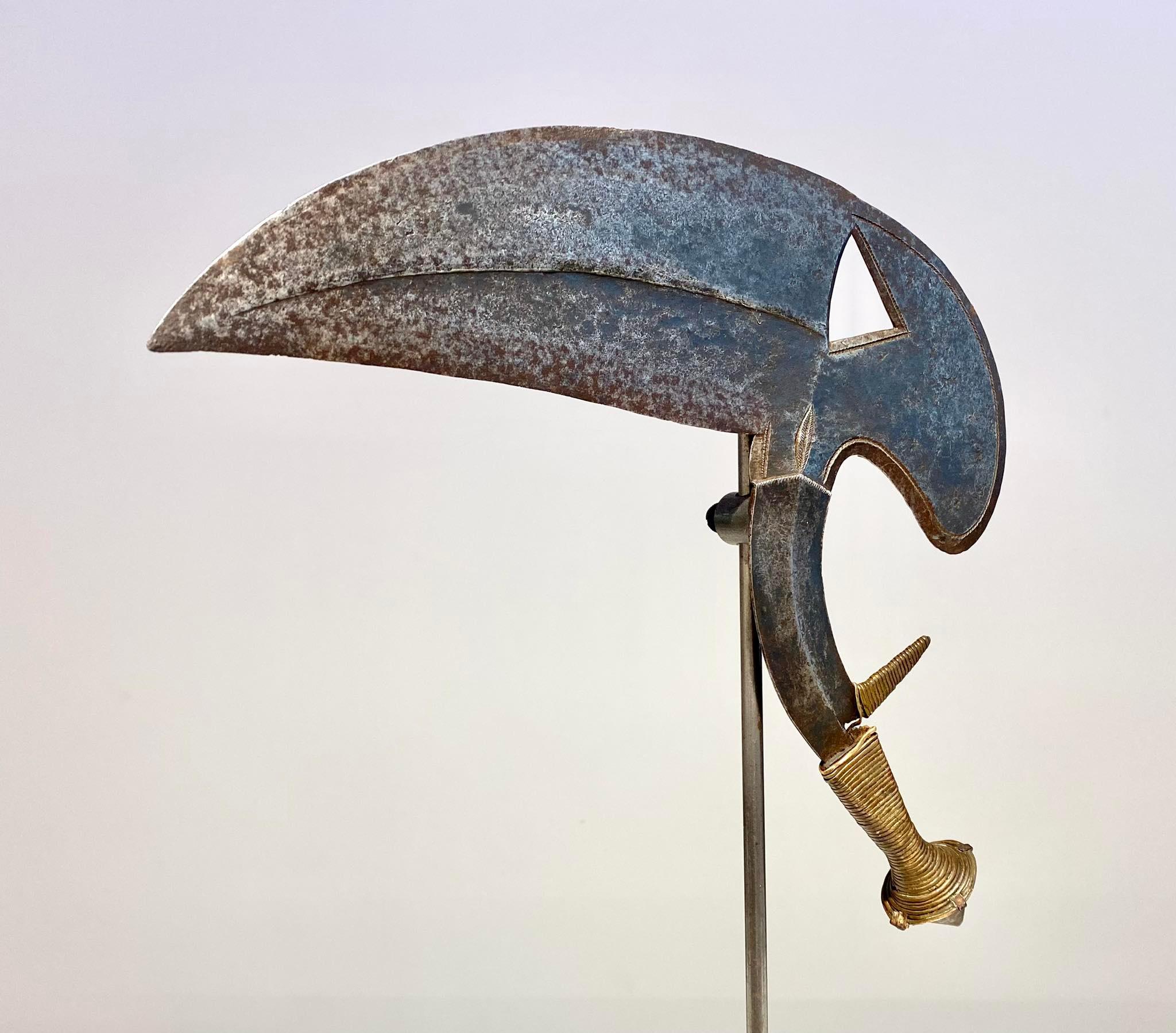 Cuivre Exceptionnel couteau de cérémonie Kota Gabon non Congo People Type Onzil Musele Osele en vente