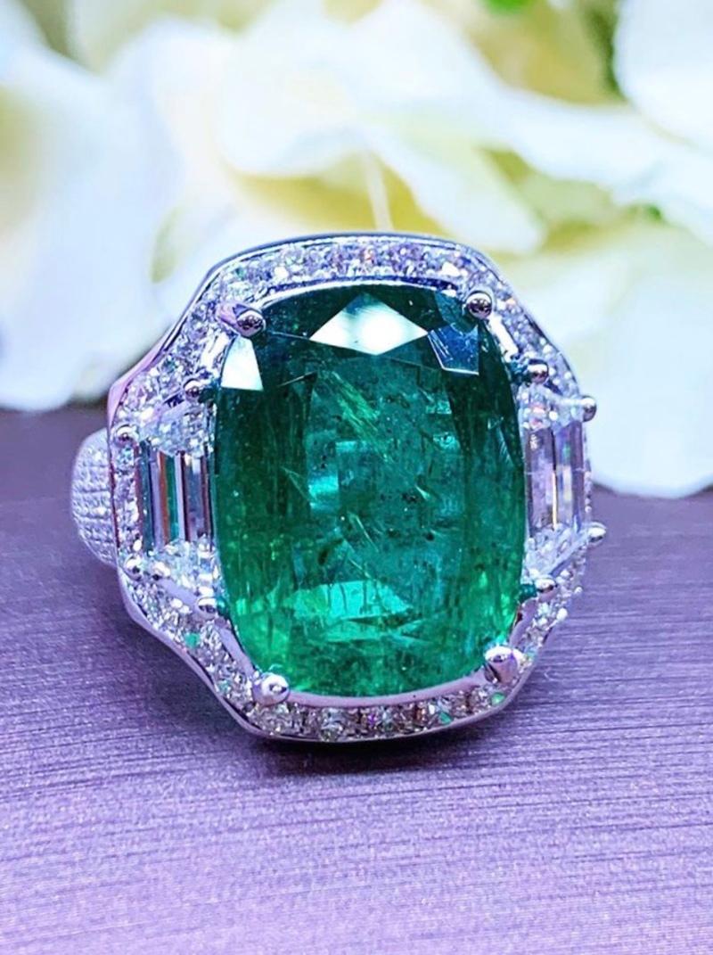 An exquisite and gorgeous design , so stunning and glamour, in 18k gold with natural Zambia emerald ct 13.21 , fine quality, minor oil, and two side natural diamonds ct 1,04 F/VS and around brilliant cut diamonds ct  1,54 F/VS. 
It is a piece of art