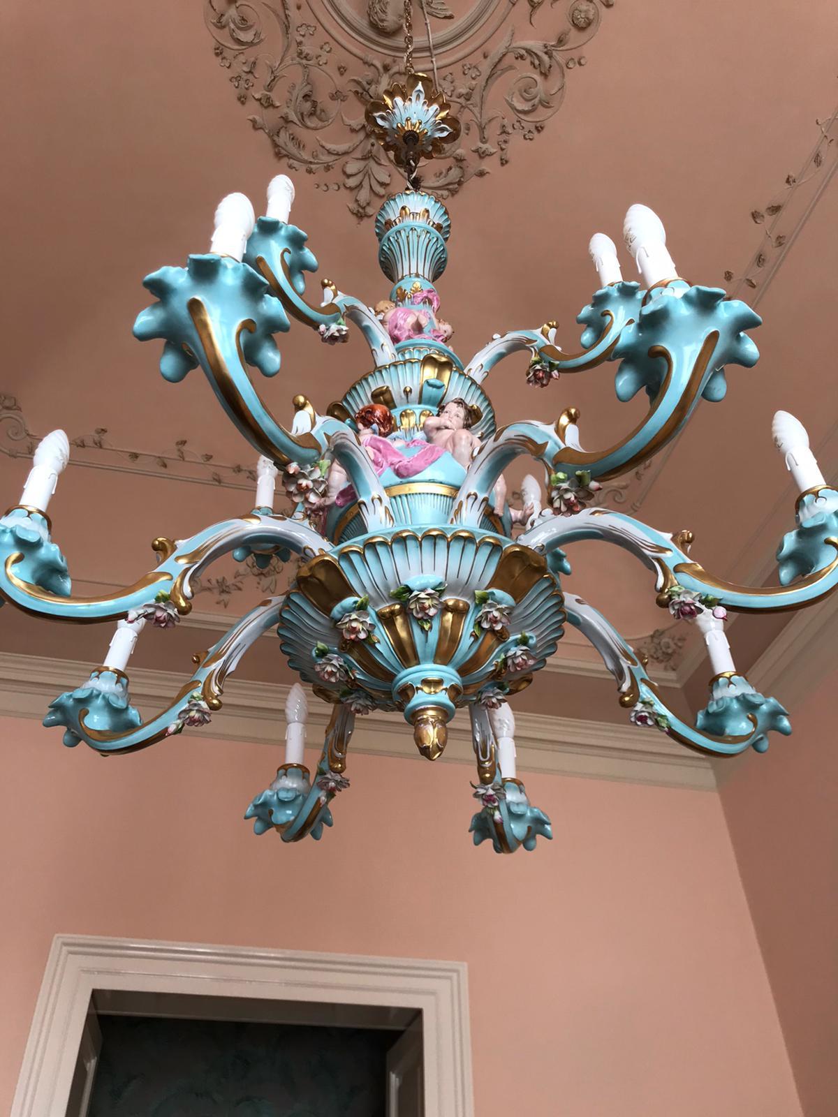 Exceptional Chandelier Hand Painted and Gilded Porcelain, circa 1940 For Sale 6
