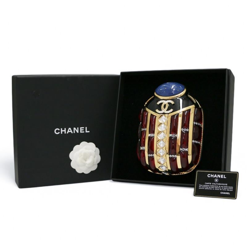 Exceptional Chanel Paris New York 2019 Scarab Minaudière For Sale 8