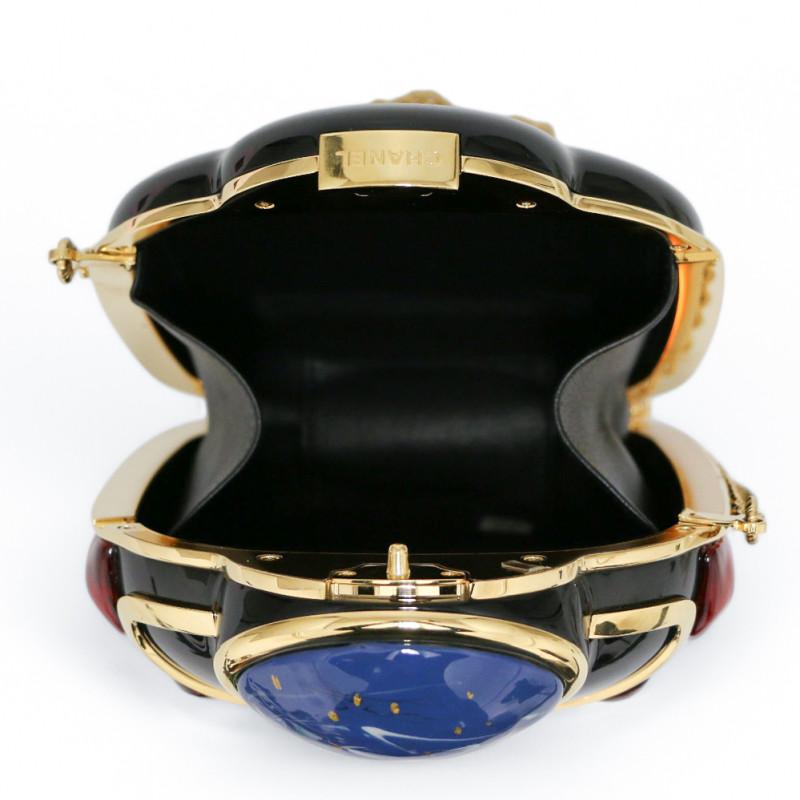 Exceptional Chanel Paris New York 2019 Scarab Minaudière For Sale 4