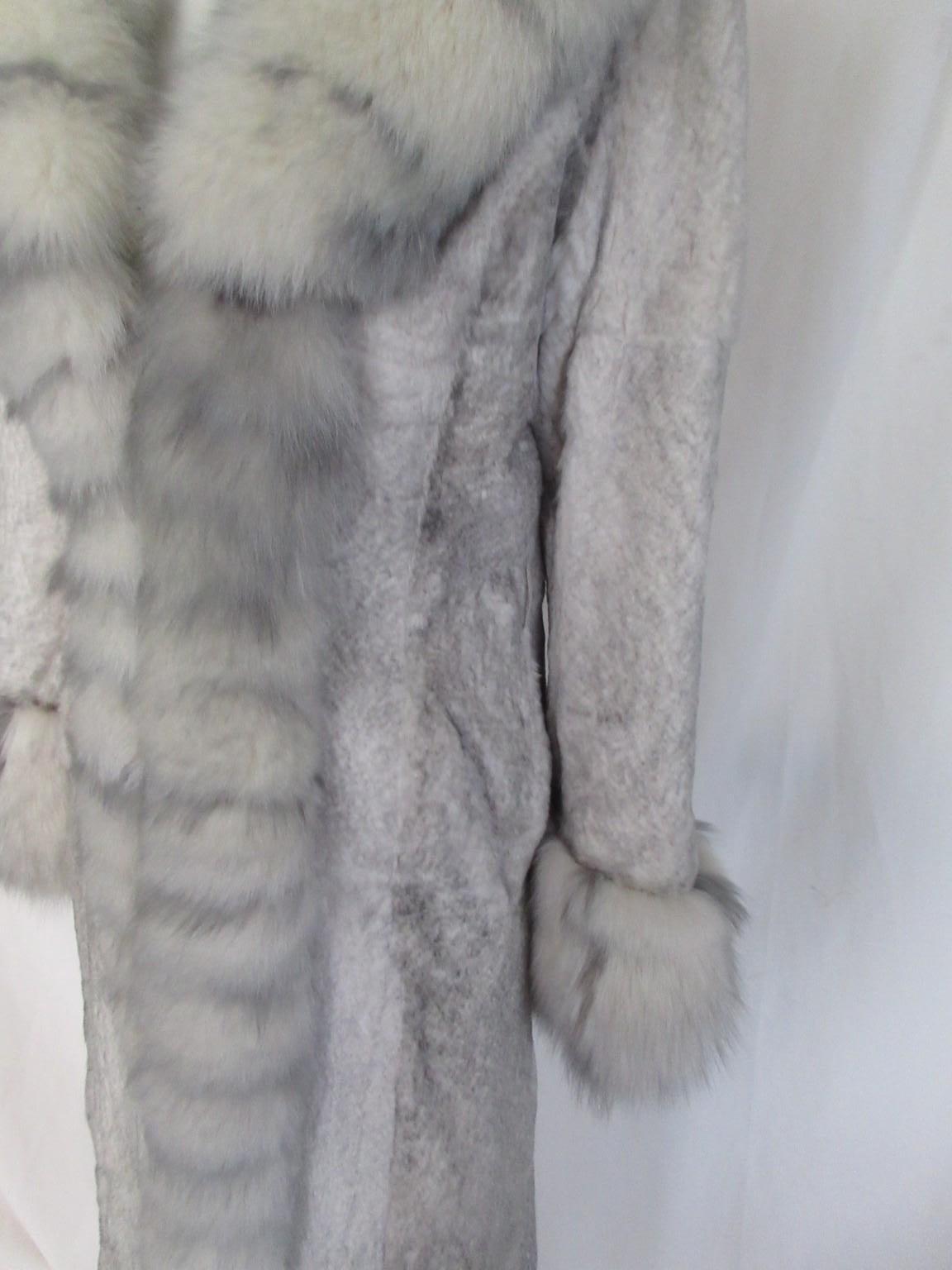Gris Exceptionnel Chinchilla Fox Sable Fur Coat en vente