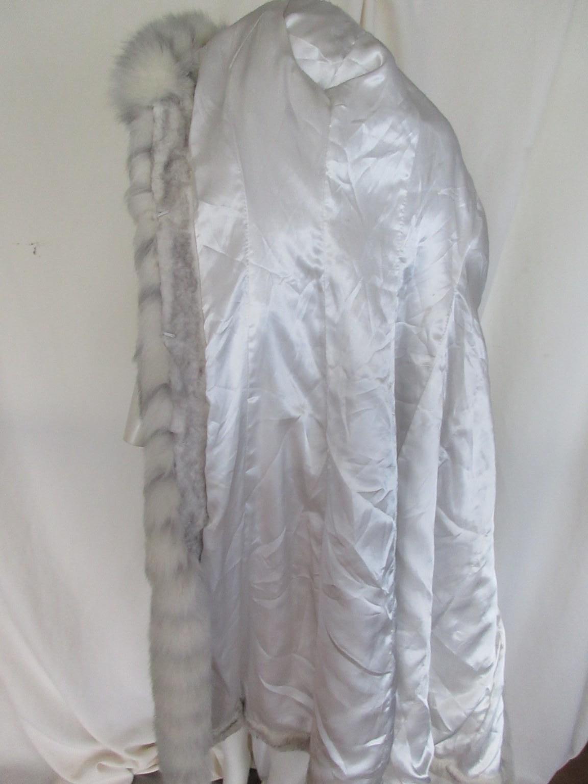 Exceptionnel Chinchilla Fox Sable Fur Coat en vente 2