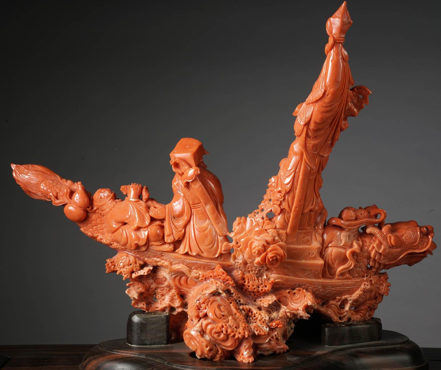 Außergewöhnliche chinesische geschnitzte Korallenfigurengruppe eines Bootes mit acht unsterblichen Personen im Angebot 3
