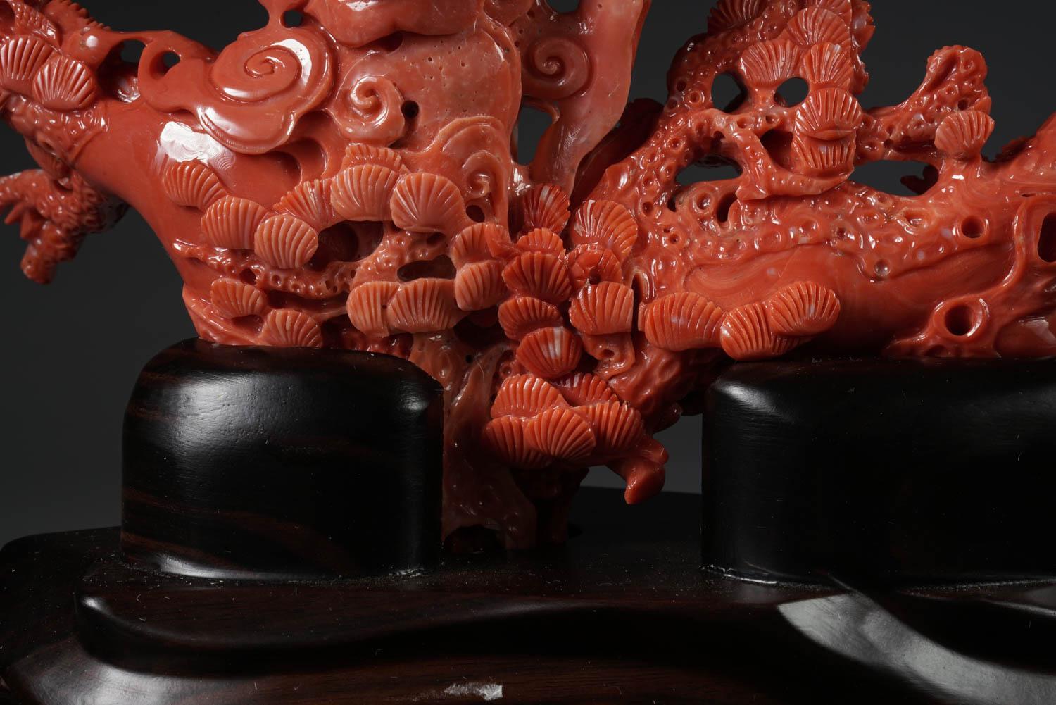 Außergewöhnliche chinesische geschnitzte Korallenfigurengruppe eines Guanyin Kwan Yin Phoenix im Angebot 8
