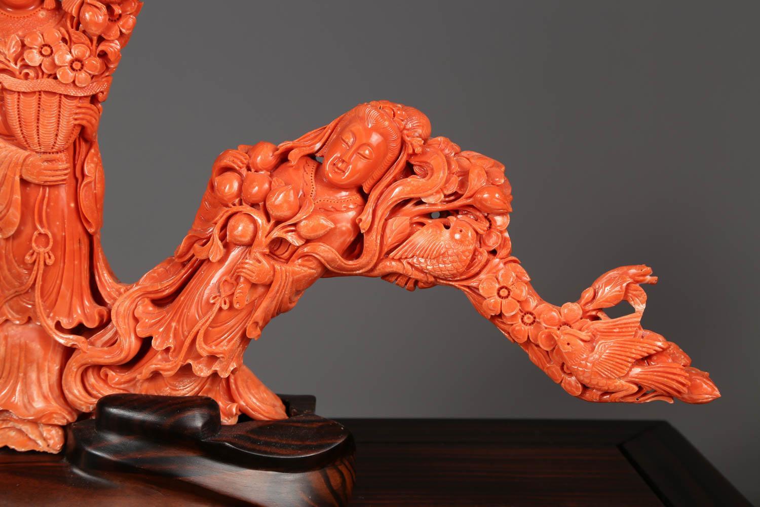 Exceptional Chinese Carved Coral Figural Group of Ladies with Flowers & Bird In Good Condition In New York, NY