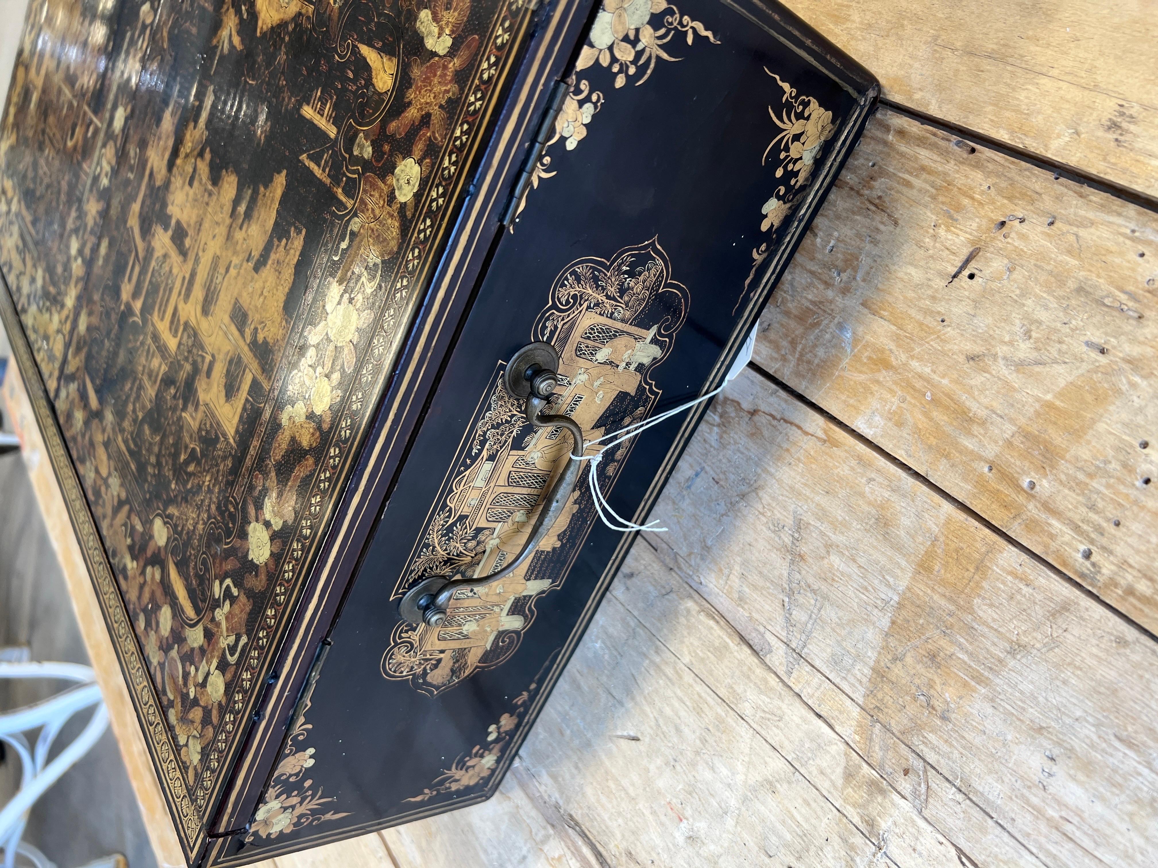 Exceptional Chinese Export Gilt Black Lacquer Chinoiserie Decorated Lap Desk  For Sale 5