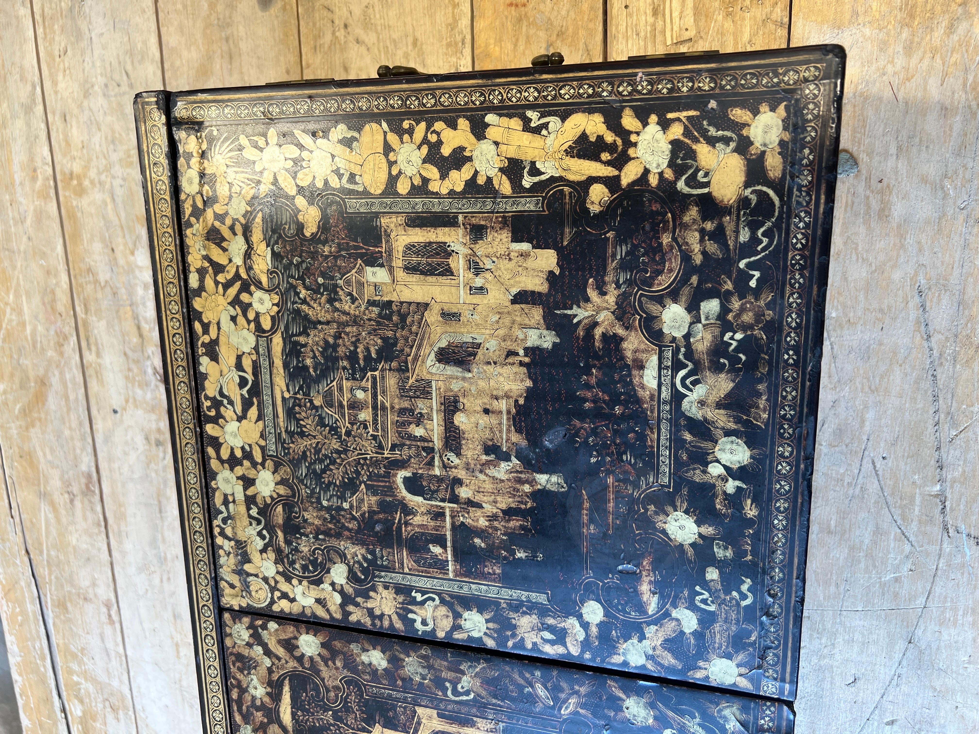 Exceptional Chinese Export Gilt Black Lacquer Chinoiserie Decorated Lap Desk  For Sale 8