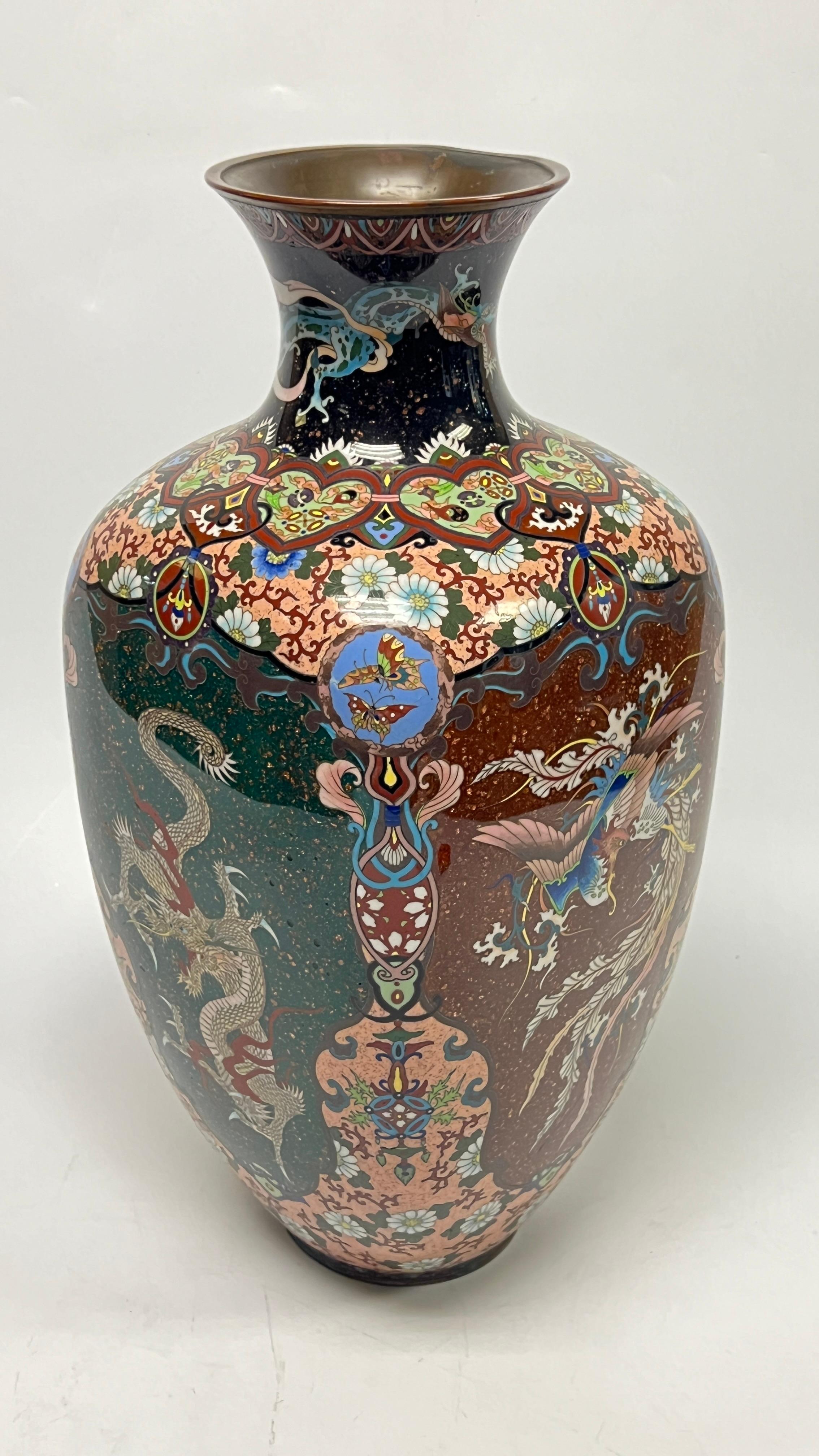 Exceptional Chinese or Japanese Cloisonne Vase Depicting Dragons In Good Condition In New York, NY
