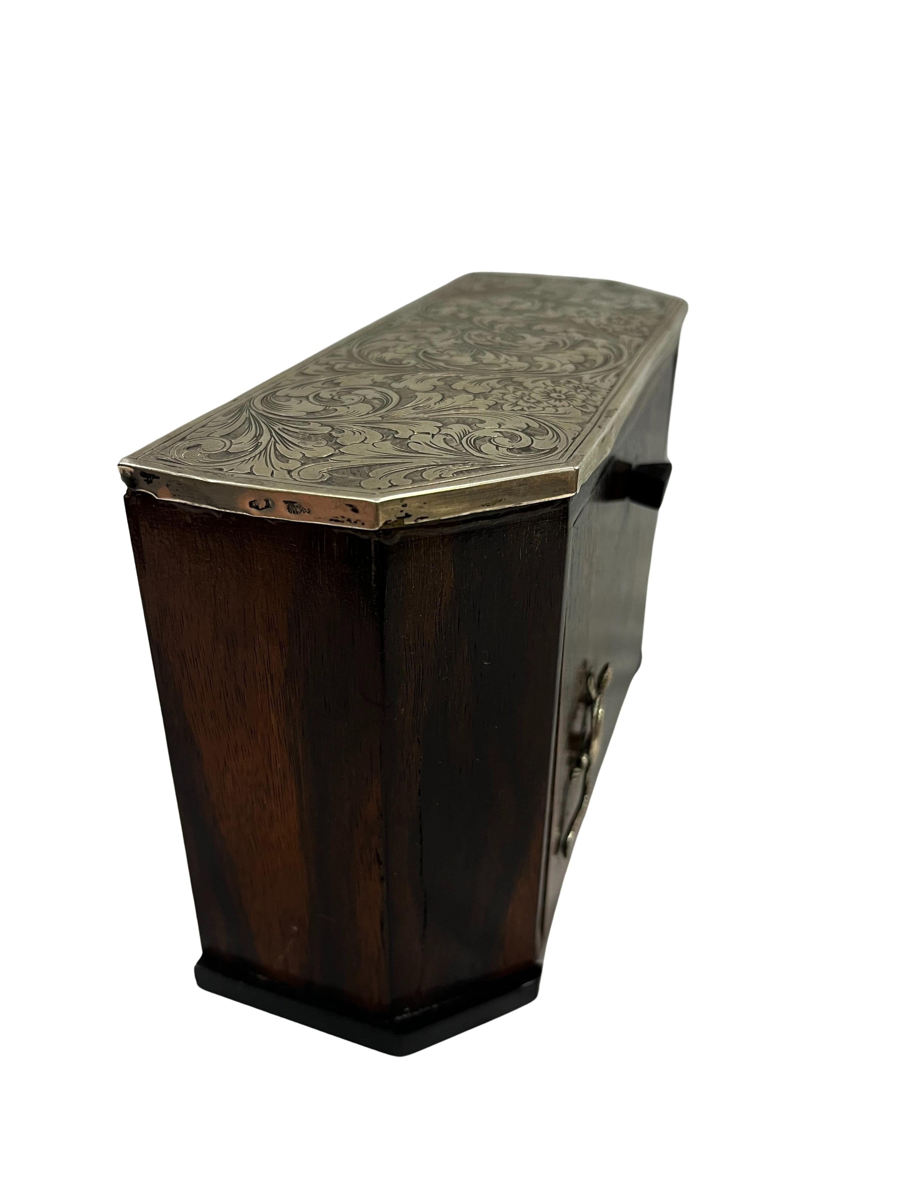 Exceptional cigarette box, smoking accessory, silver, 1920s, Art Deco, France in vendita 1