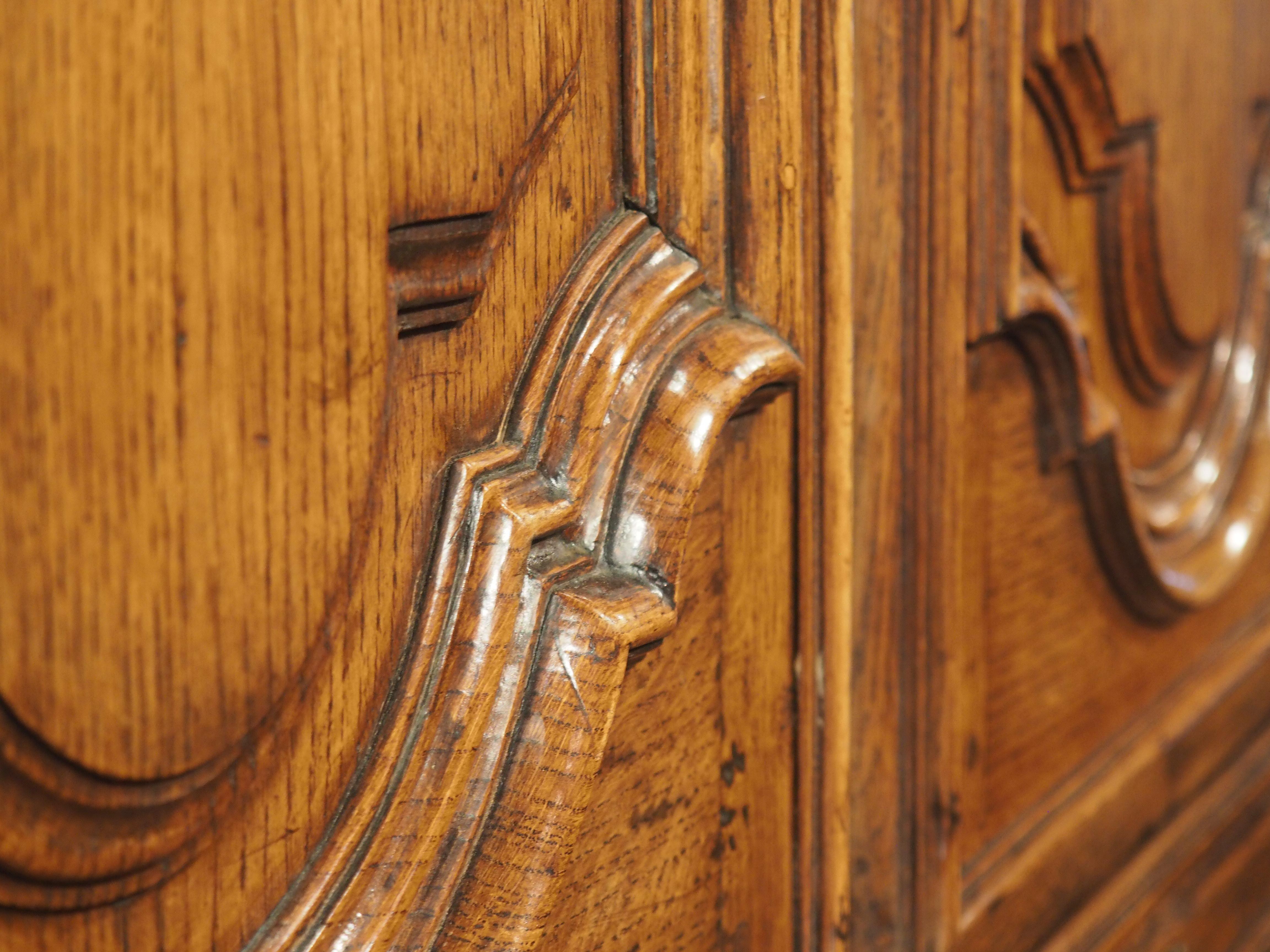 Inizio XVIII secolo Eccezionale Buffet Deux Corps in Oak francese del 1700 circa in vendita