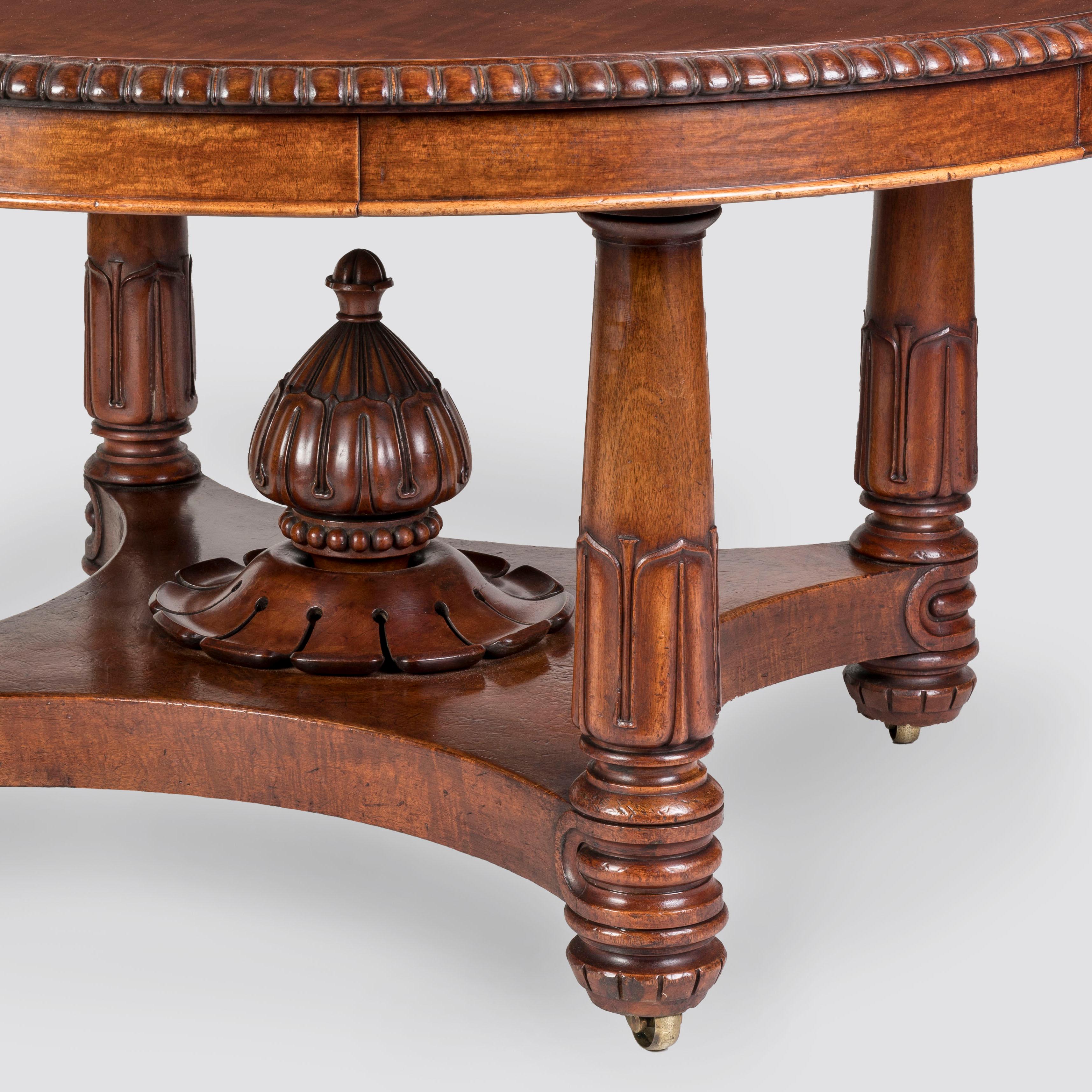 Exceptionnelle table à manger circulaire extensible en acajou d'époque Régence en vente 2
