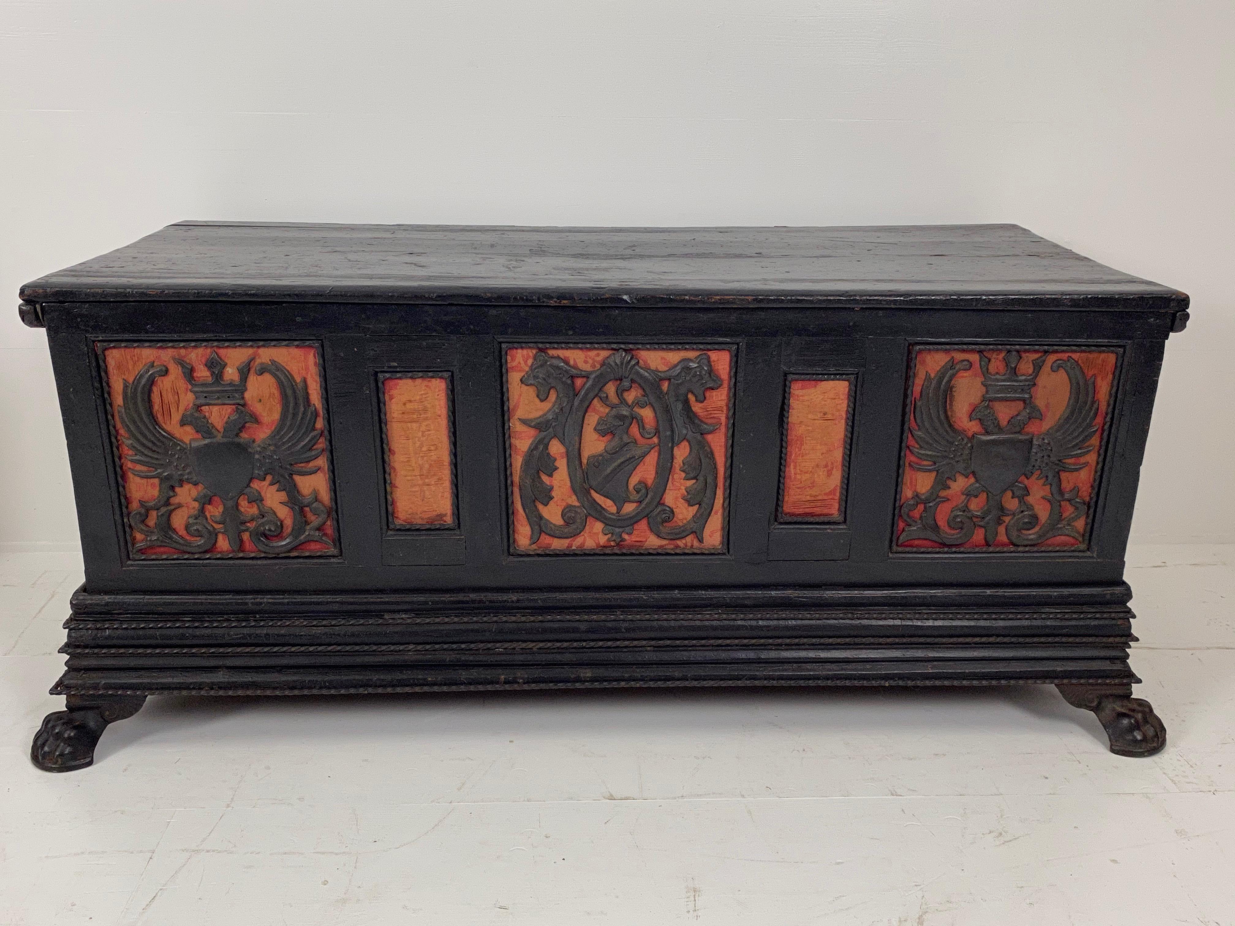 Exceptional Coffer in Wood and Combined with Textiles For Sale 4