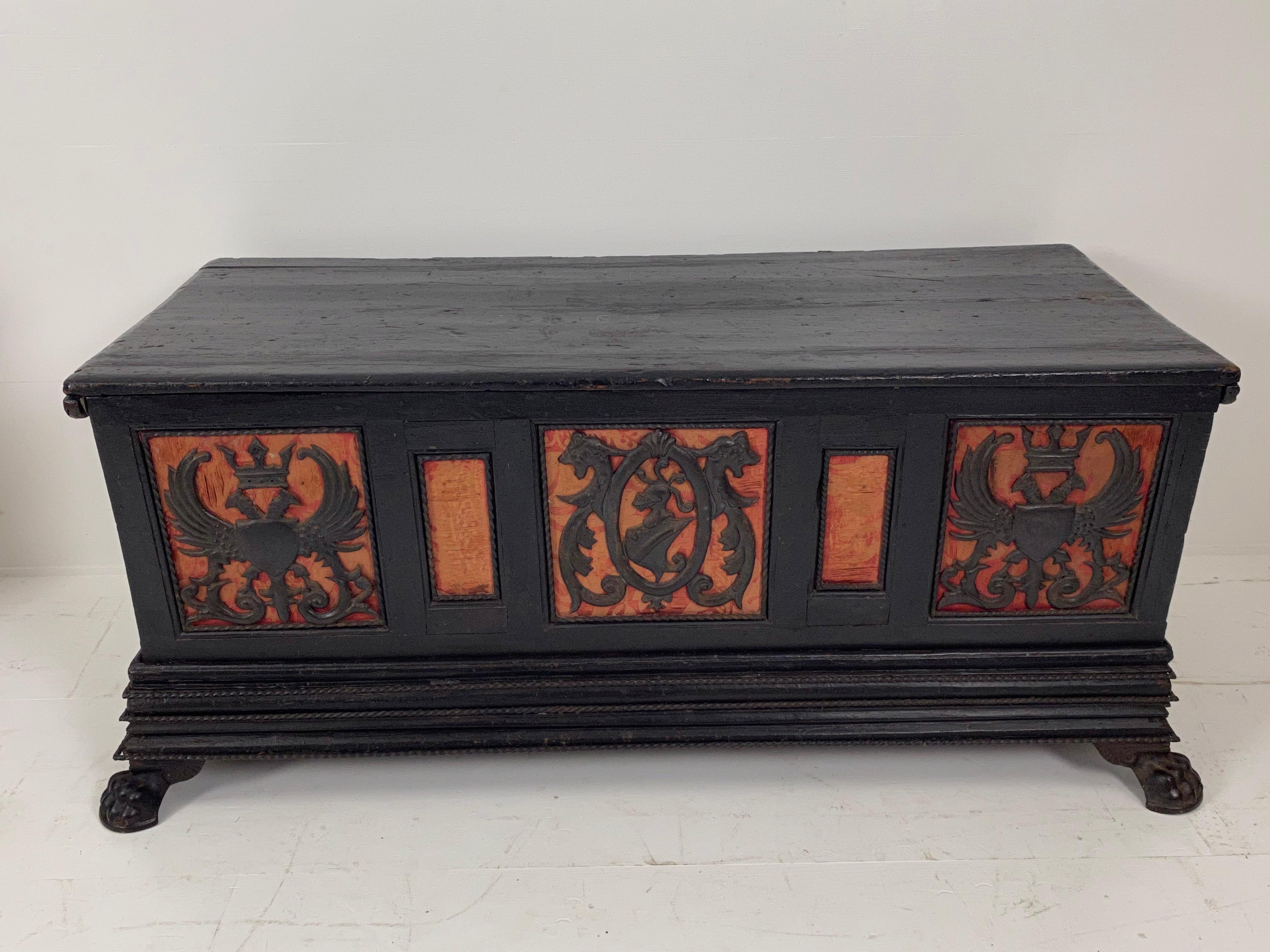 Exceptional Coffer in Wood and Combined with Textiles For Sale 5