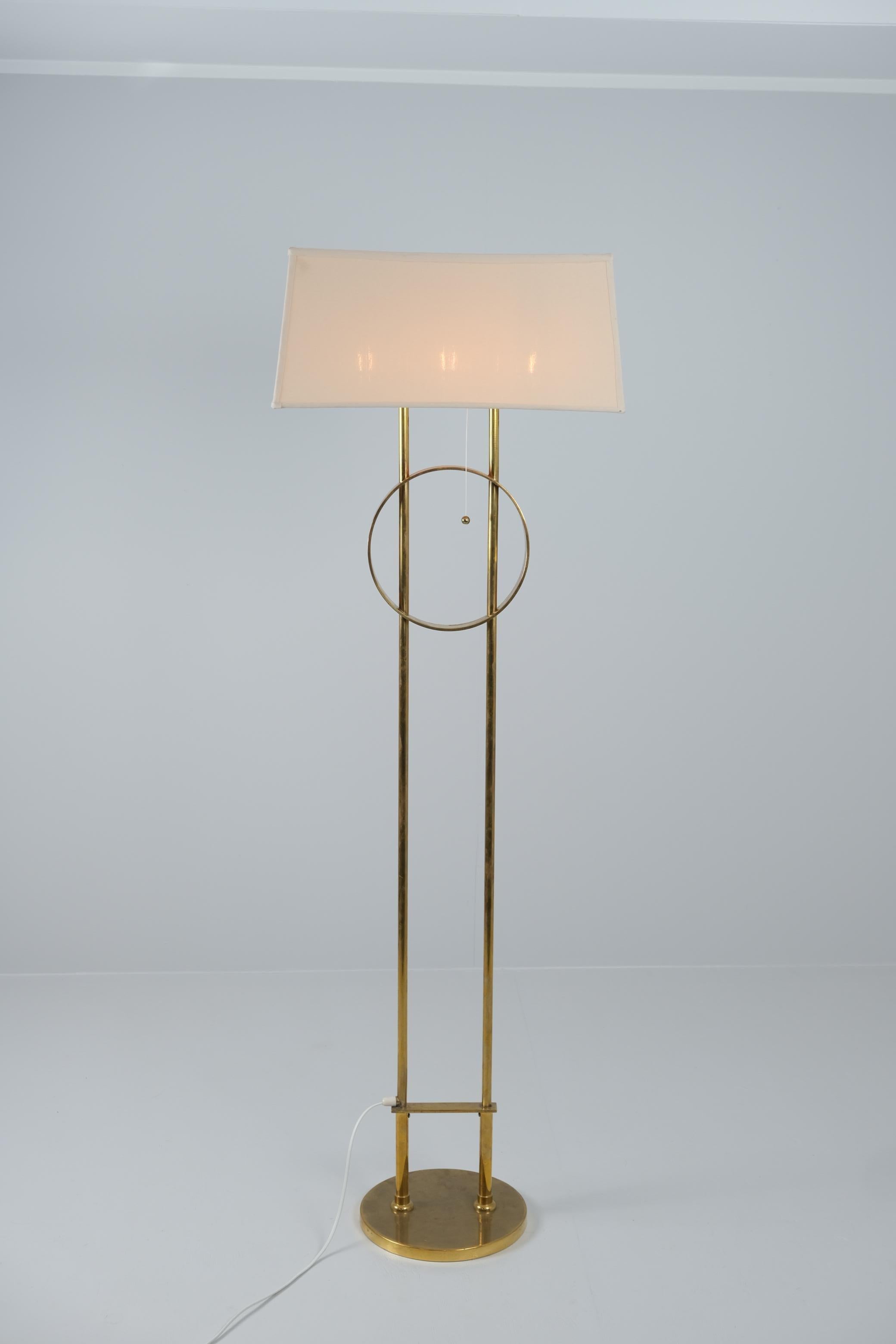 A beautiful Tynell floor lamp commissioned for the HOK Suurravintola 