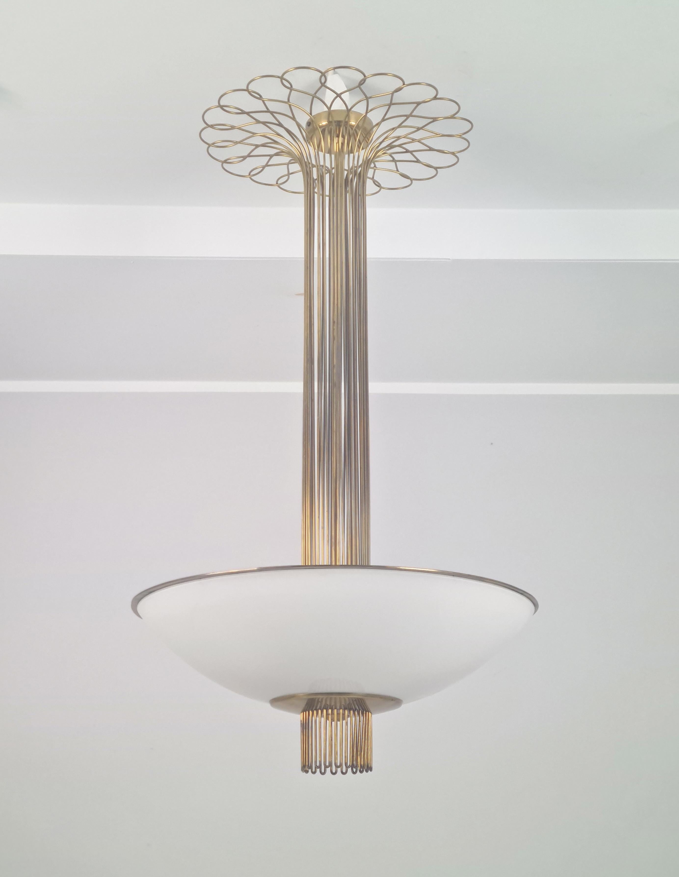 Excepcional lámpara de techo Paavo Tynell de latón y cristal por encargo, Taito Años 50 en venta 10