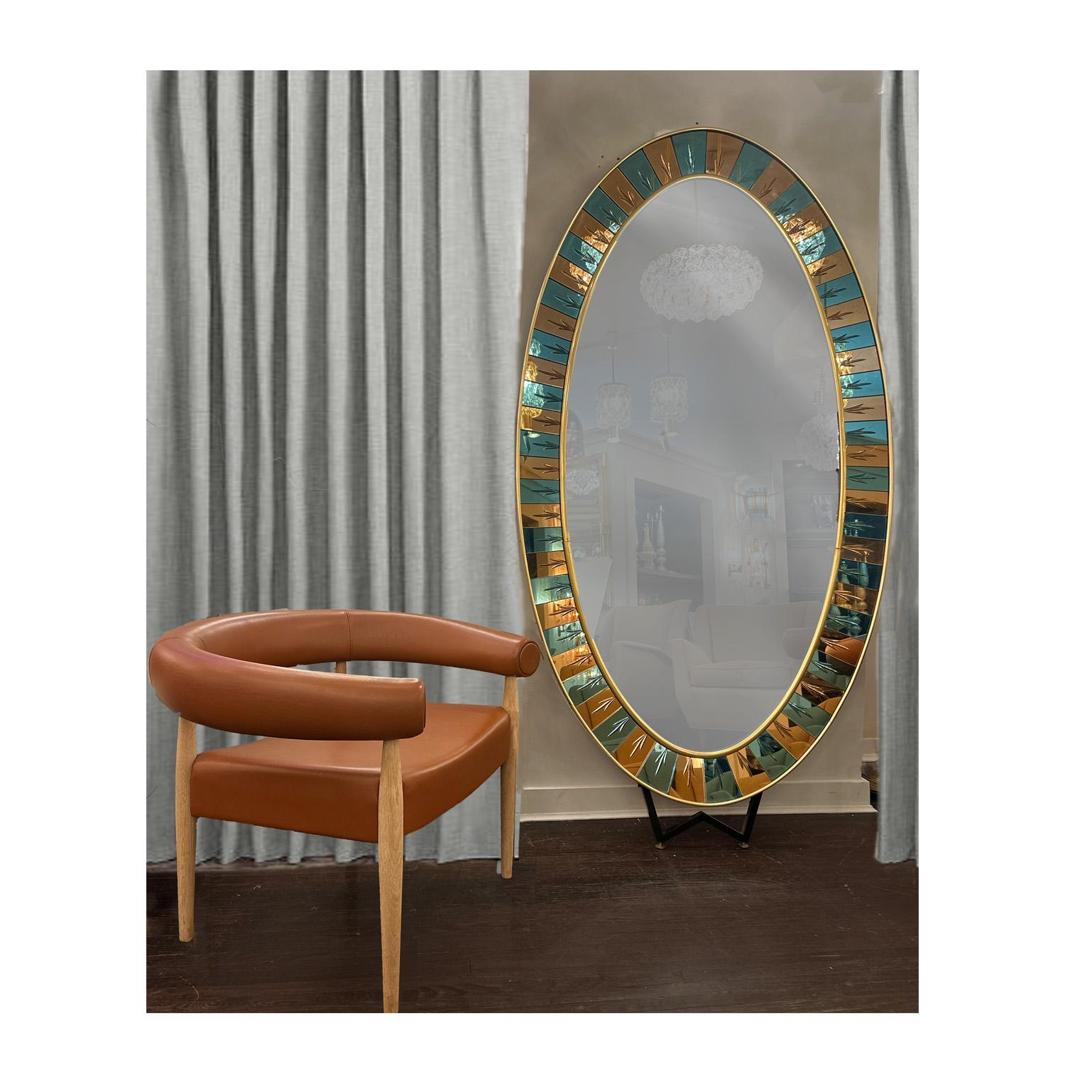 Excepcional Espejo de pie de cristal grabado Cristal Arte Años 60 Latón en venta