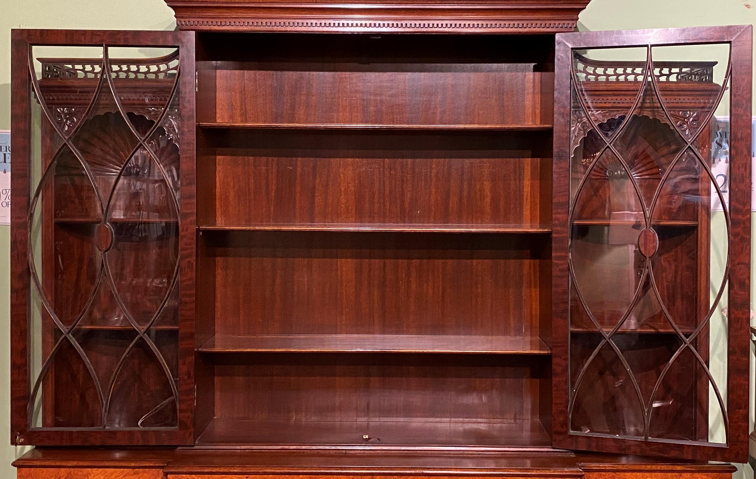 Exceptional Custom Mahogany Breakfront Server Cabinet by Joseph Gerte, Boston In Good Condition For Sale In Milford, NH