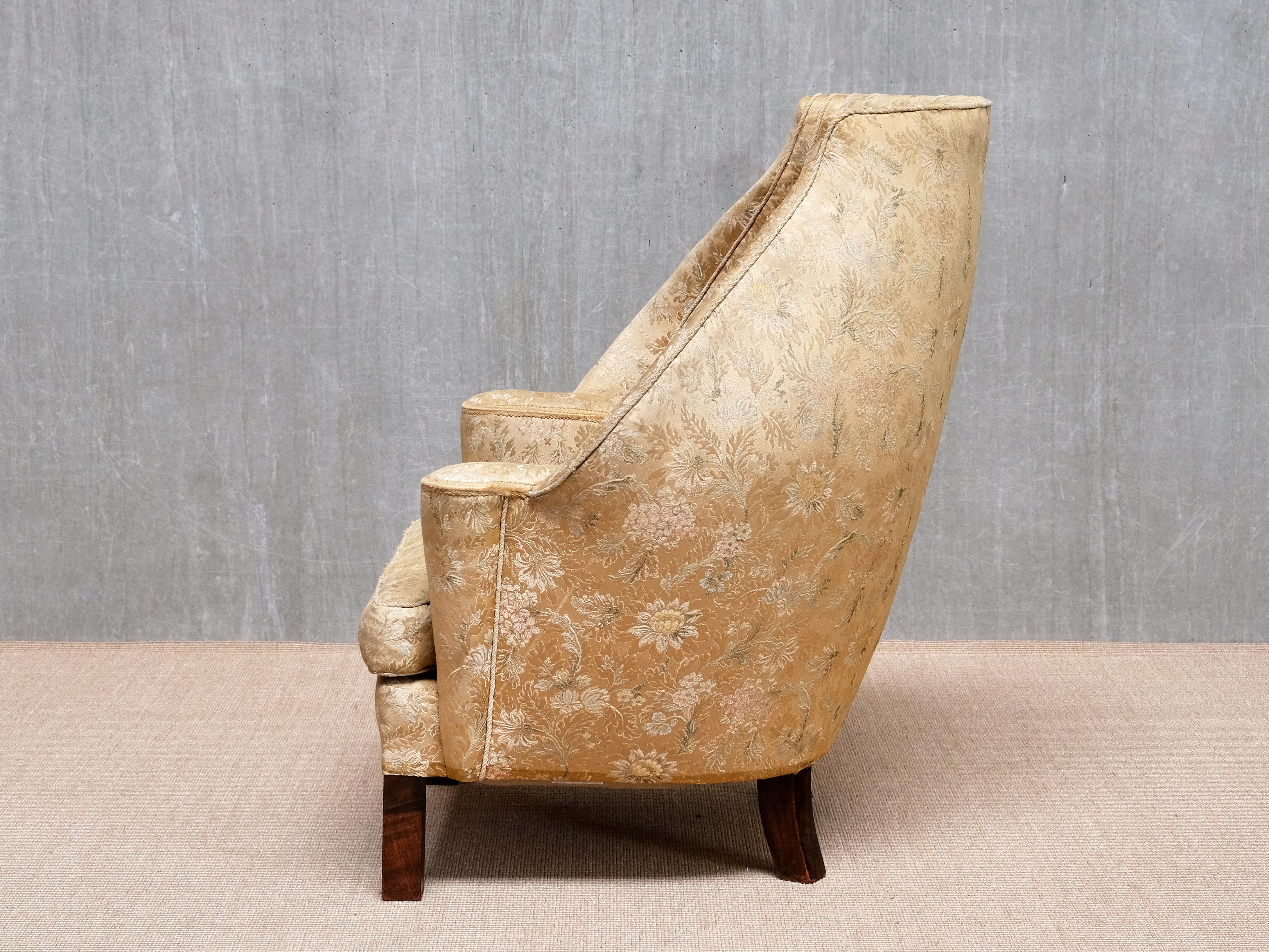 Exceptionnel fauteuil d'ébéniste danois à dossier en damas floral, années 1920 en vente 3