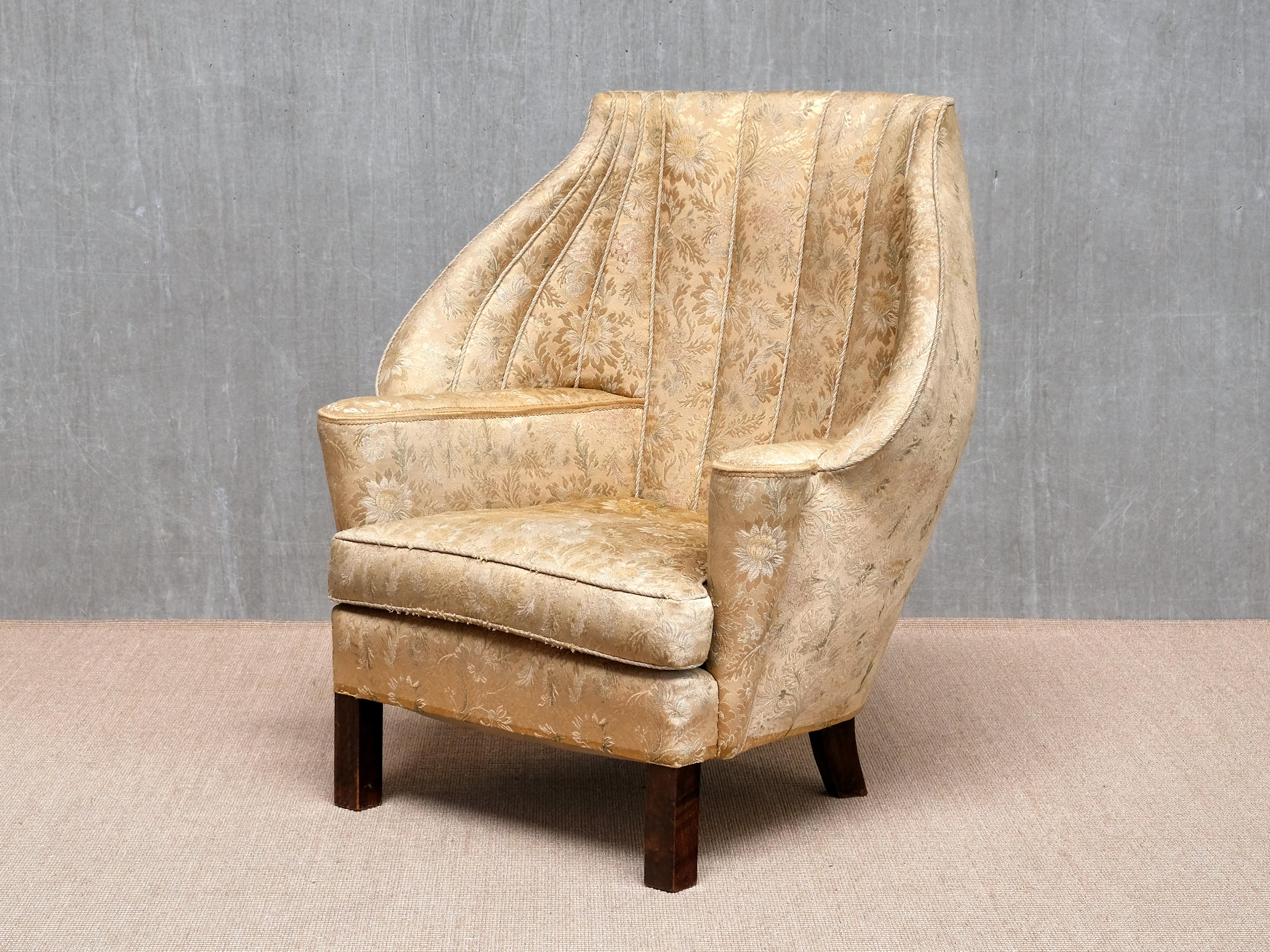 Exceptionnel fauteuil d'ébéniste danois à dossier en damas floral, années 1920 en vente 5