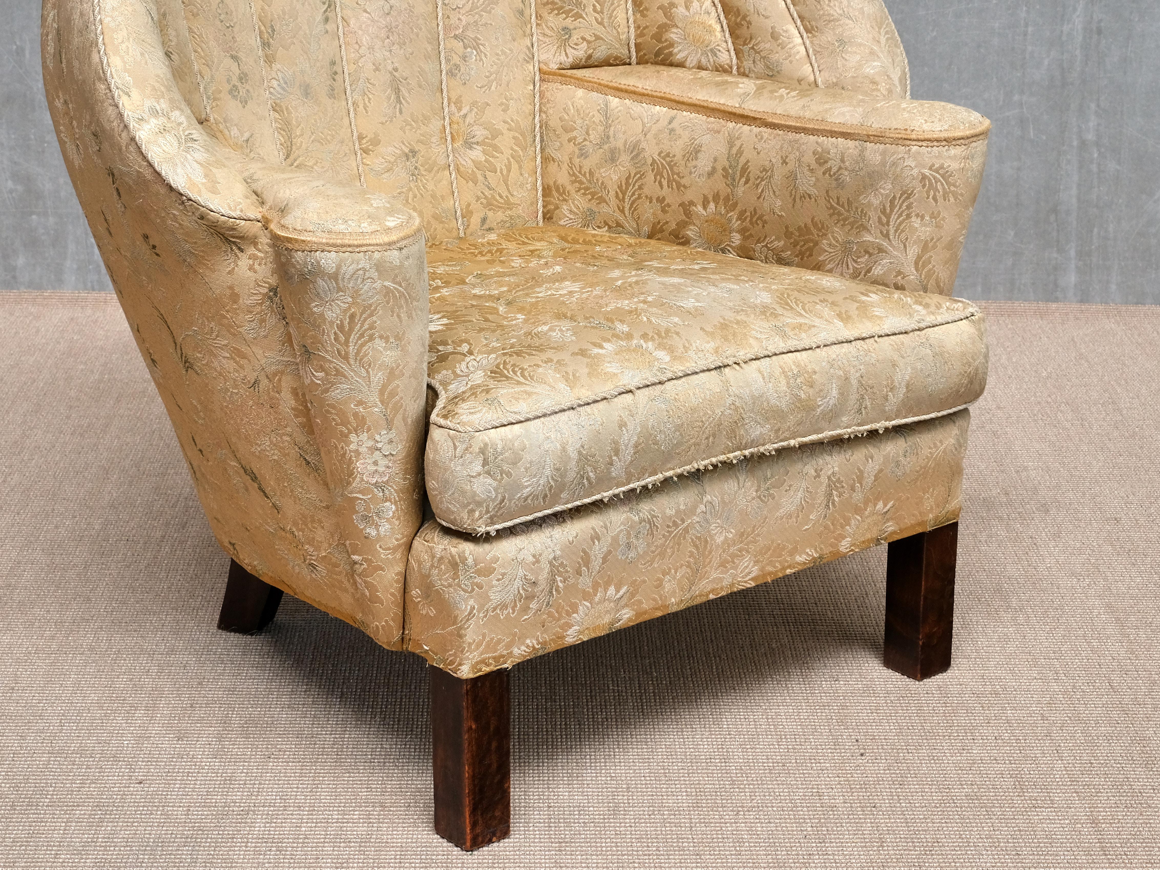 Exceptionnel fauteuil d'ébéniste danois à dossier en damas floral, années 1920 en vente 6