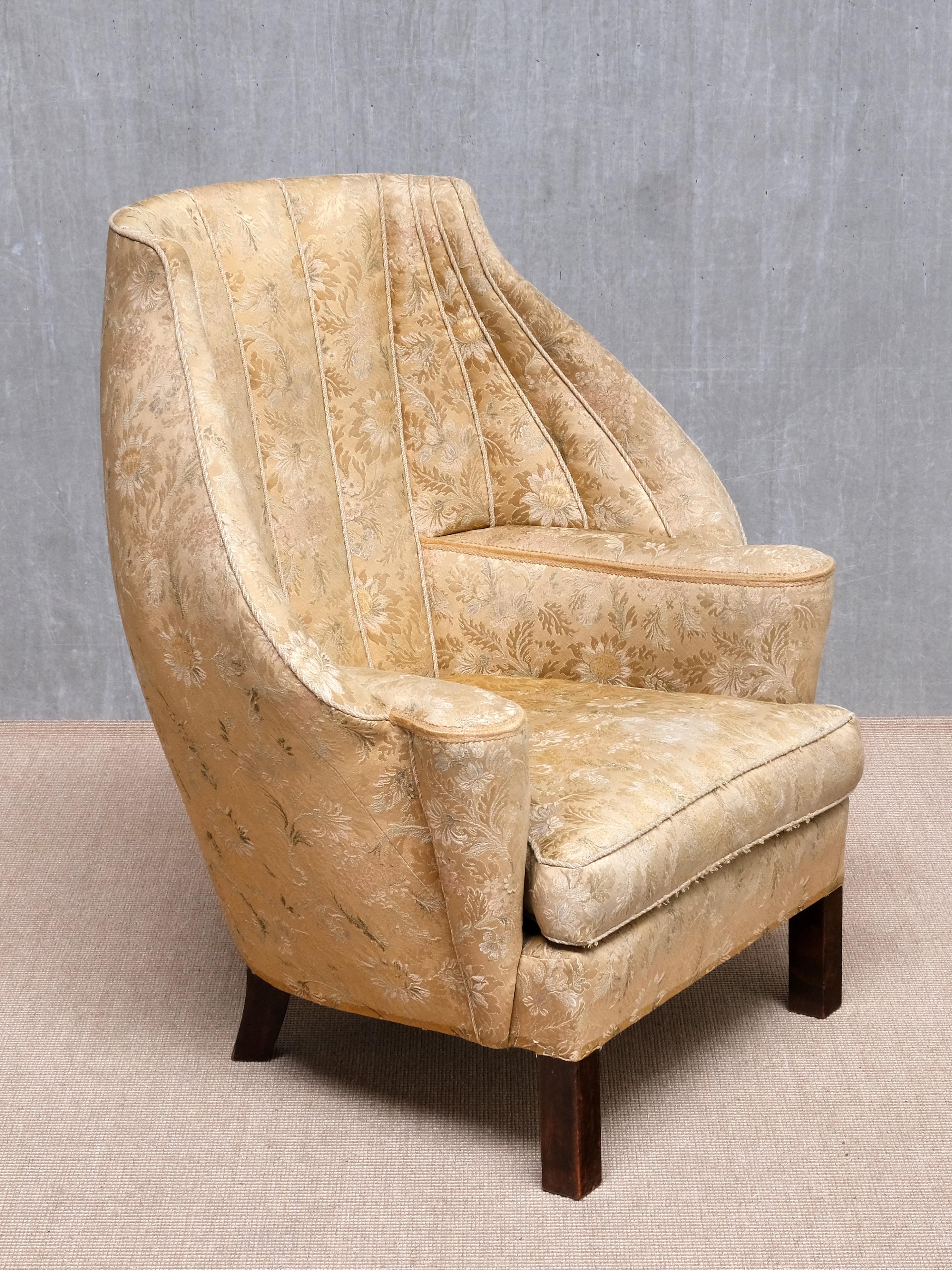 Exceptionnel fauteuil d'ébéniste danois à dossier en damas floral, années 1920 Bon état - En vente à The Hague, NL