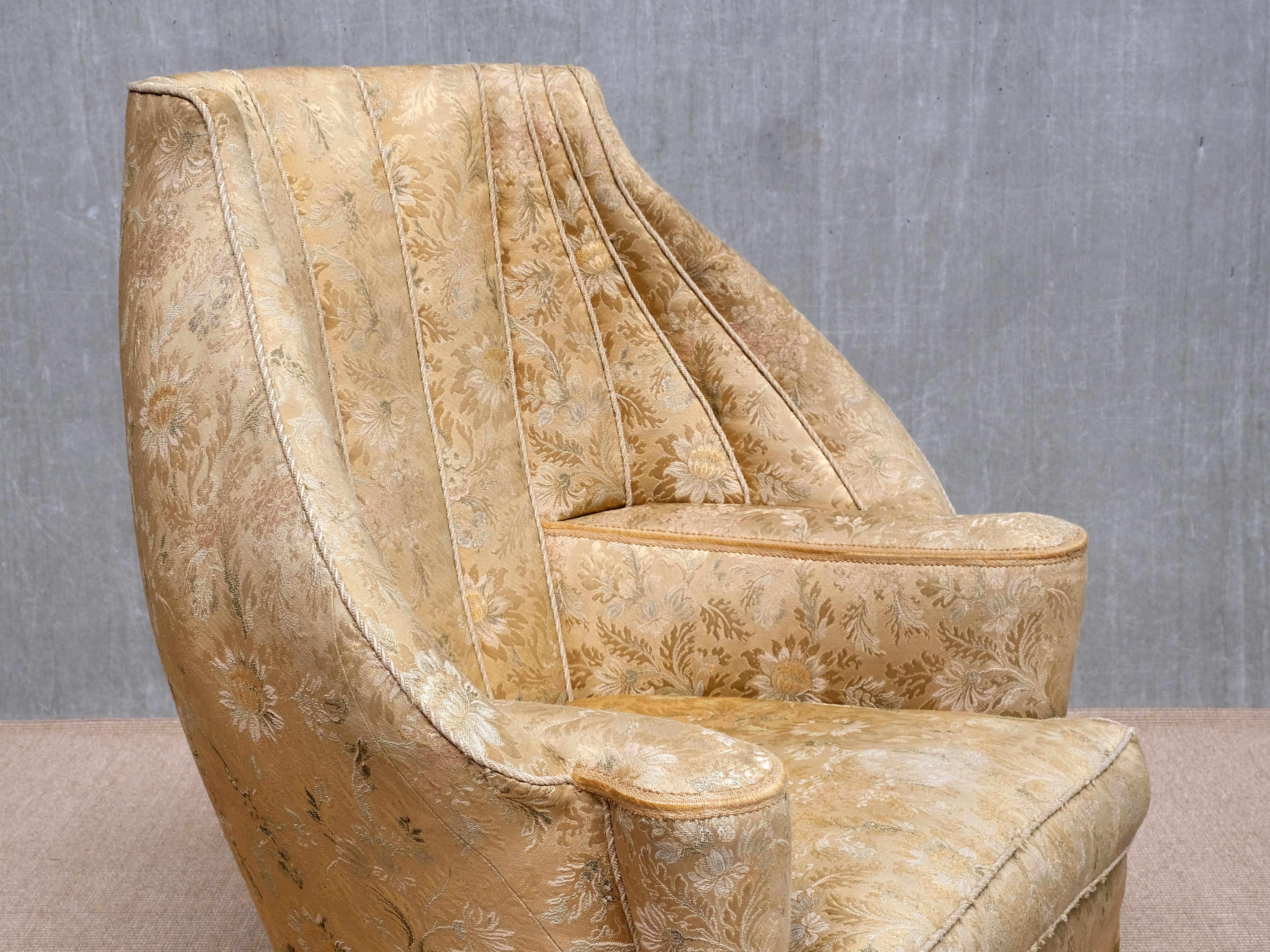 Début du 20ème siècle Exceptionnel fauteuil d'ébéniste danois à dossier en damas floral, années 1920 en vente