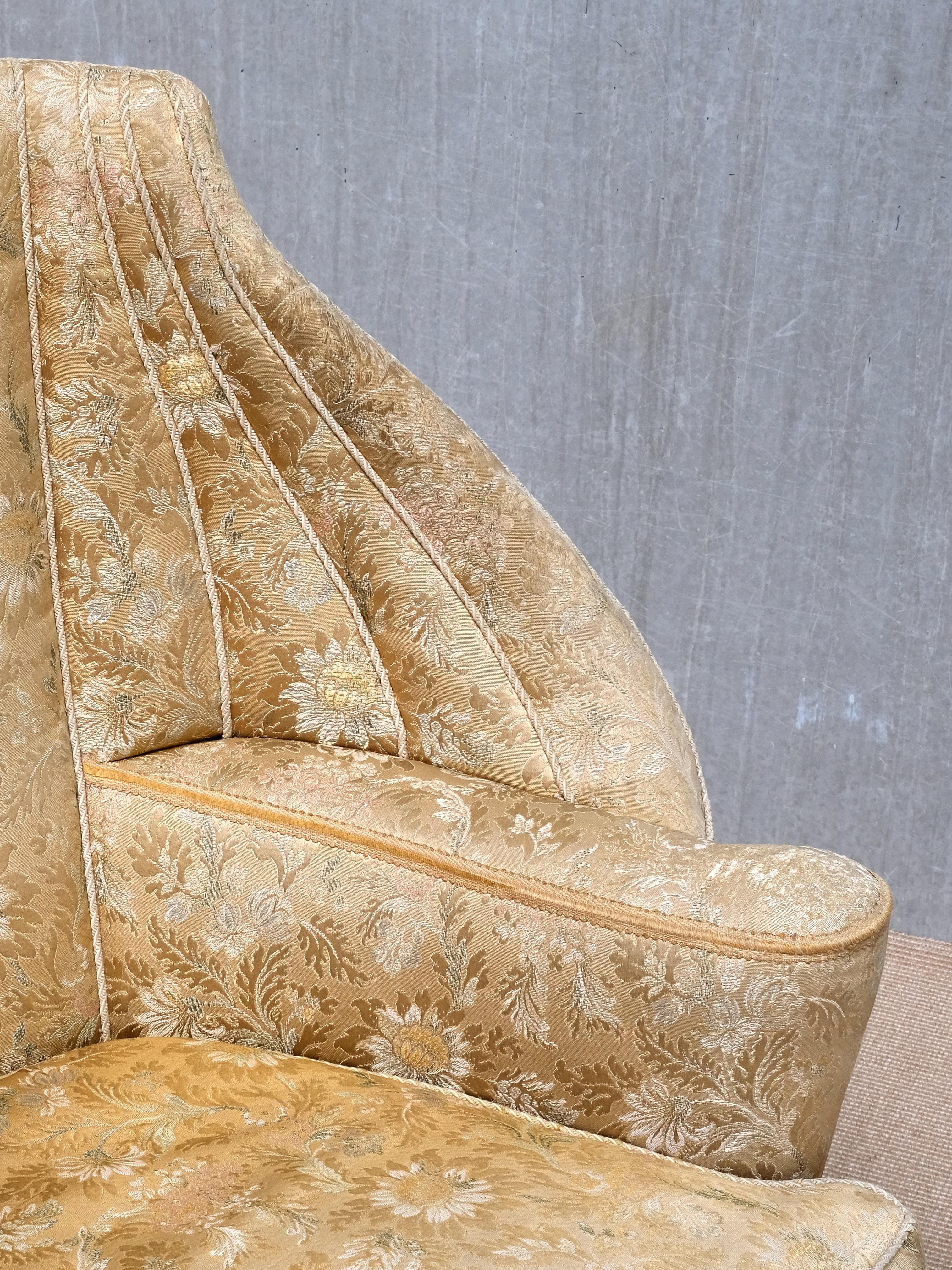 Tissu Exceptionnel fauteuil d'ébéniste danois à dossier en damas floral, années 1920 en vente