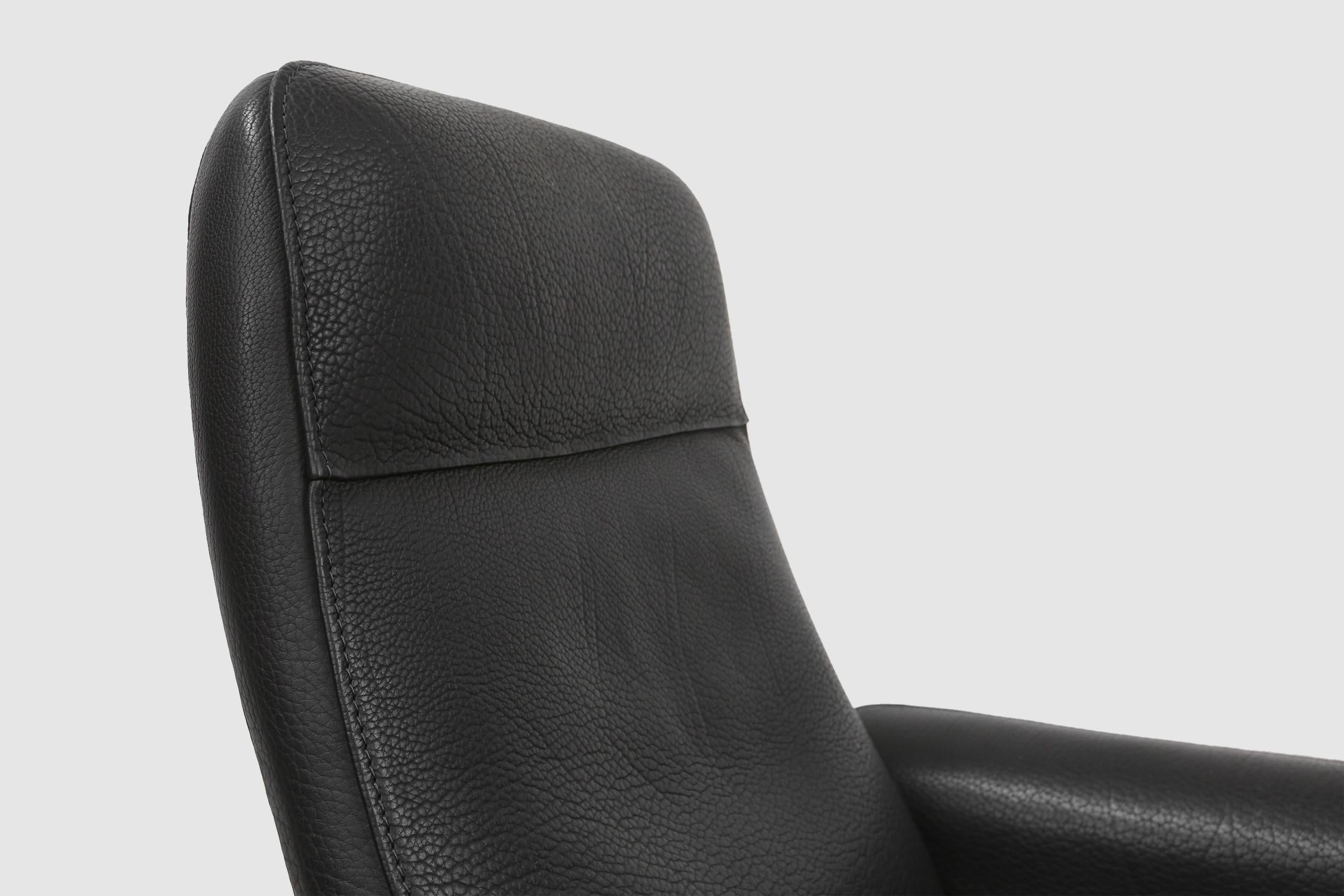 Exceptional De Sede DS50 lounge chair in black leather, Switzerland ca. 1980 For Sale 6