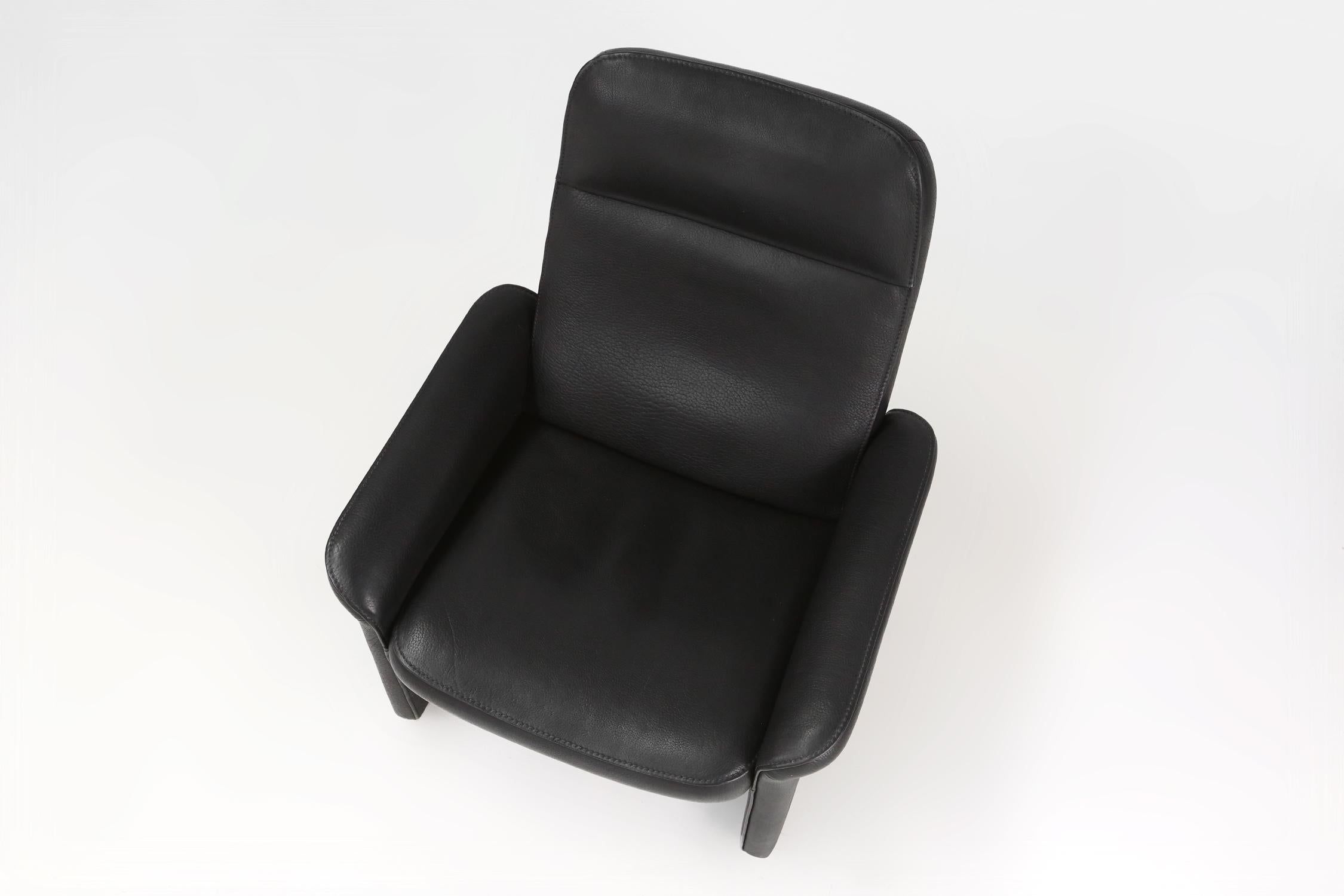 Exceptional De Sede DS50 lounge chair in black leather, Switzerland ca. 1980 In Good Condition For Sale In Meulebeke, BE