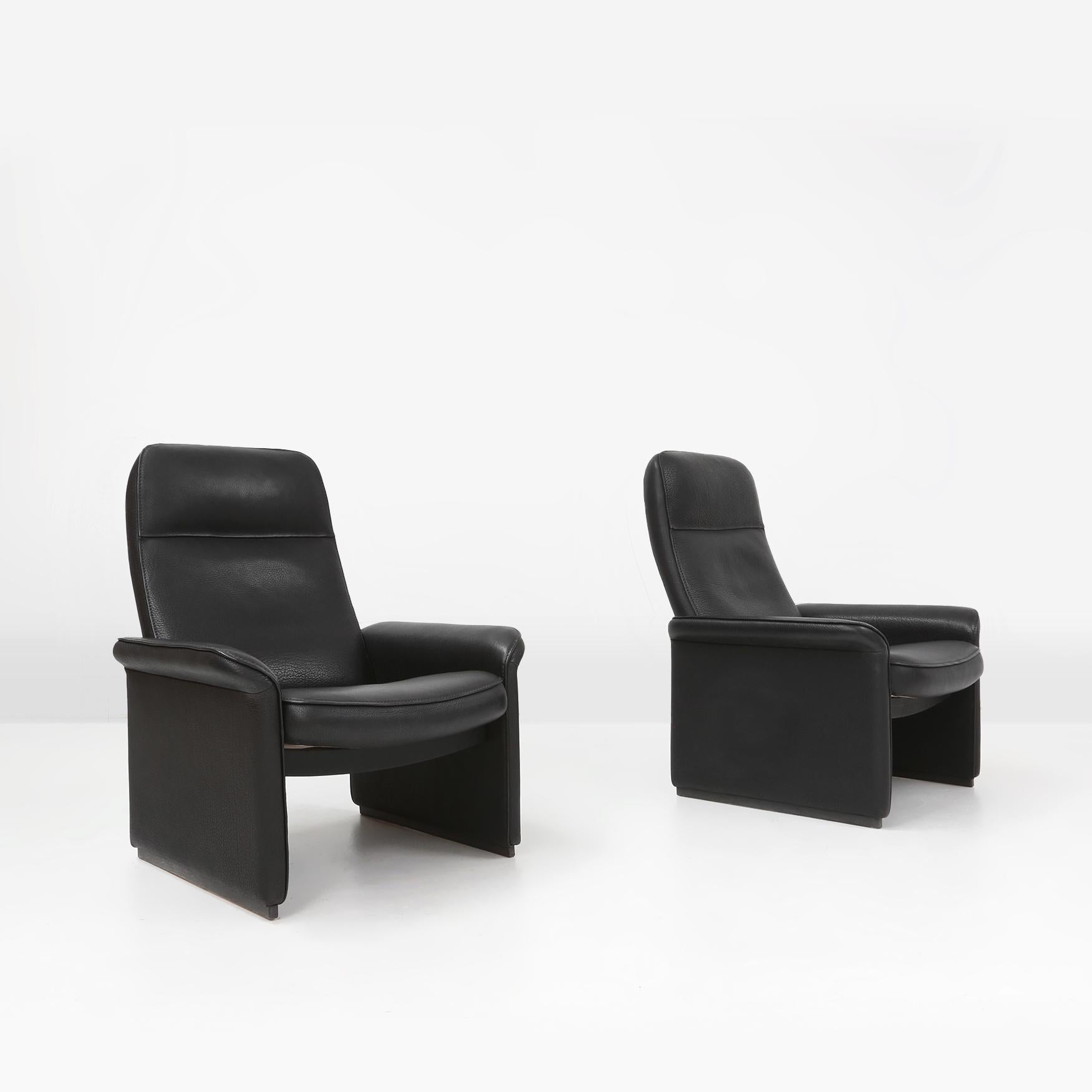 Leather Exceptional De Sede DS50 lounge chair in black leather, Switzerland ca. 1980 For Sale