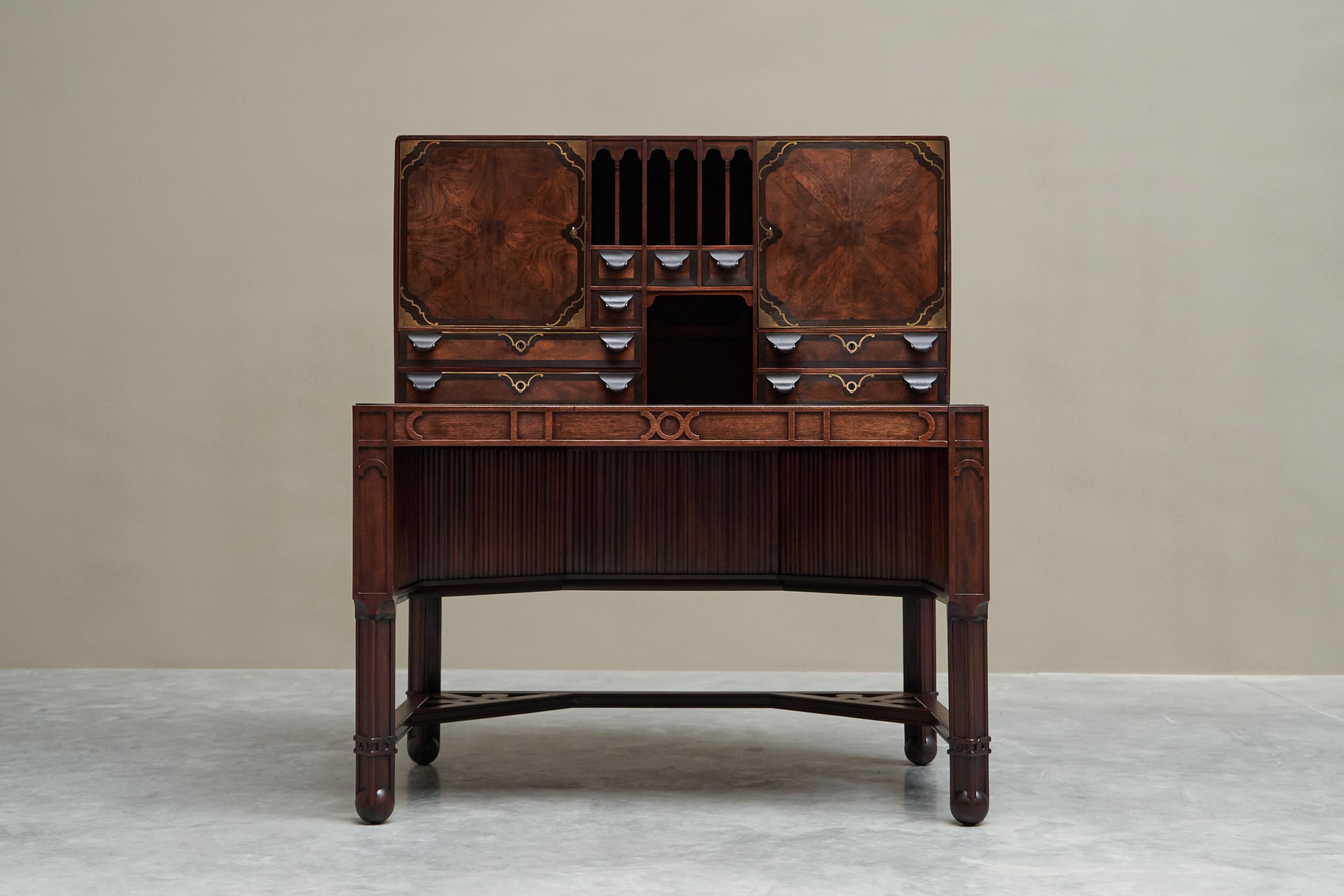 Exceptional Desk in Mahogany, Walnut, Ebony and Brass Early 20th Century For Sale 6