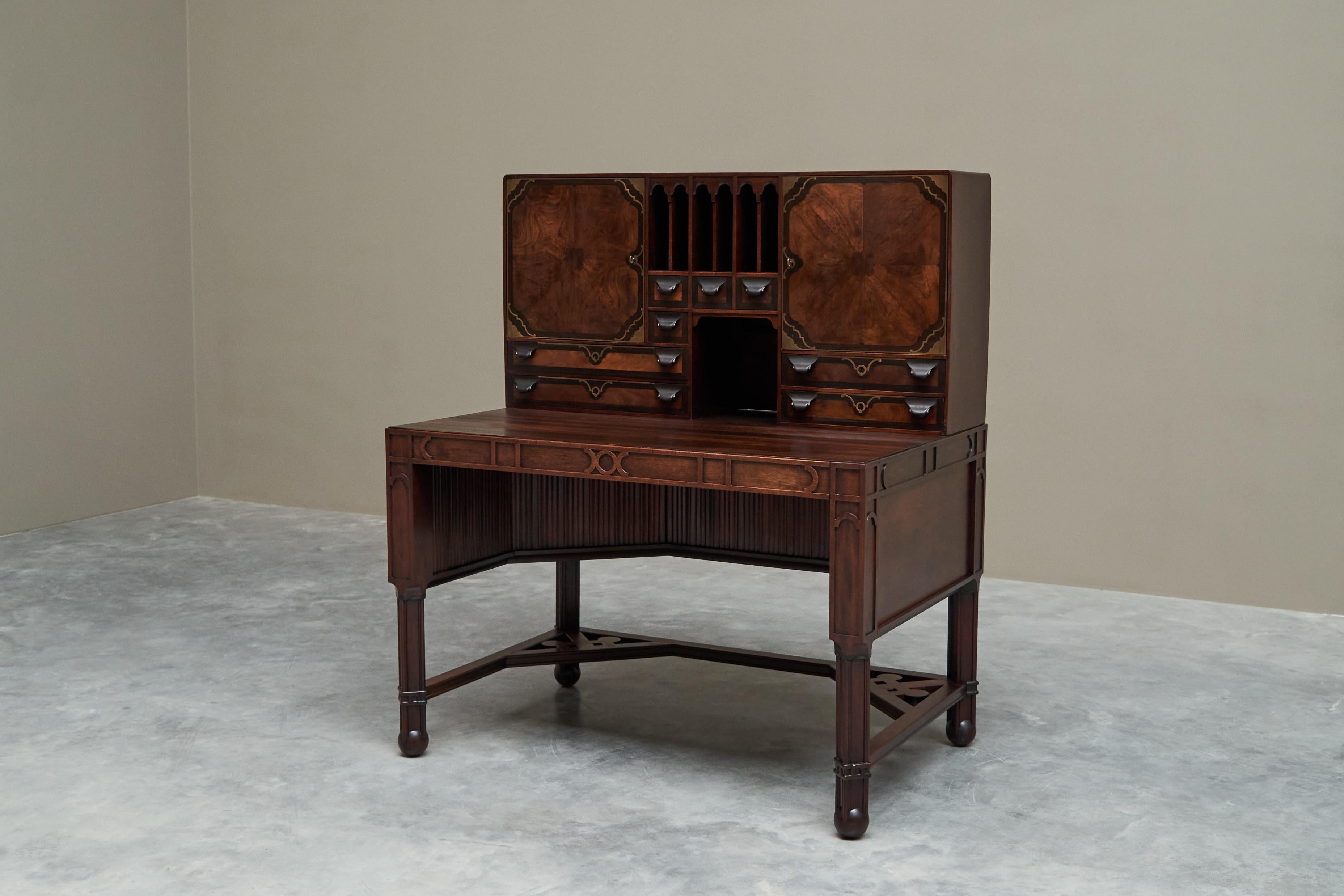 Exceptional Desk in Mahogany, Walnut, Ebony and Brass Early 20th Century For Sale 11