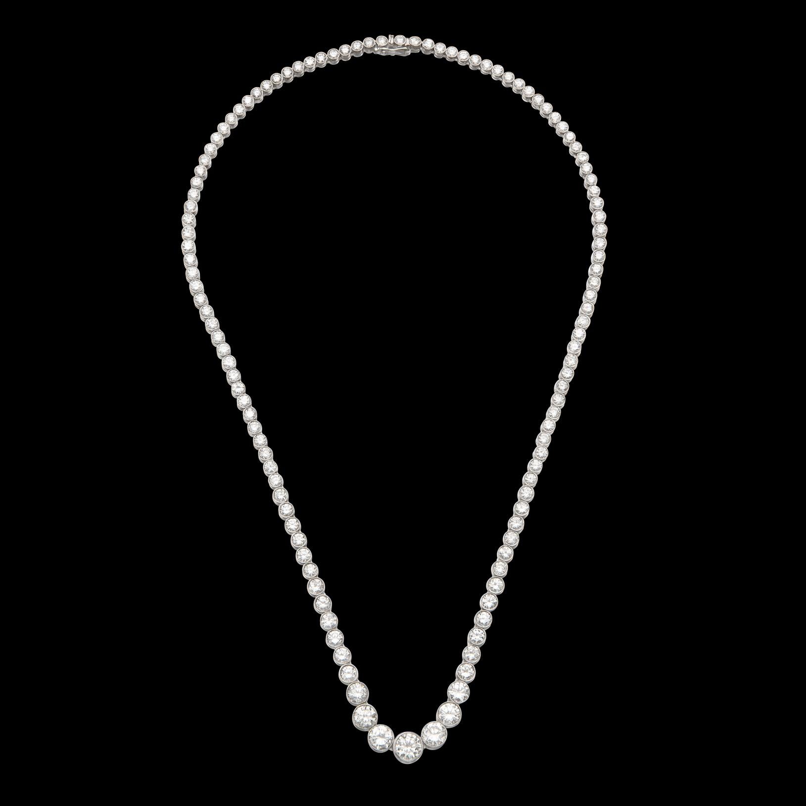 Round Cut Exceptional Diamond and Platinum Rivière Necklace For Sale