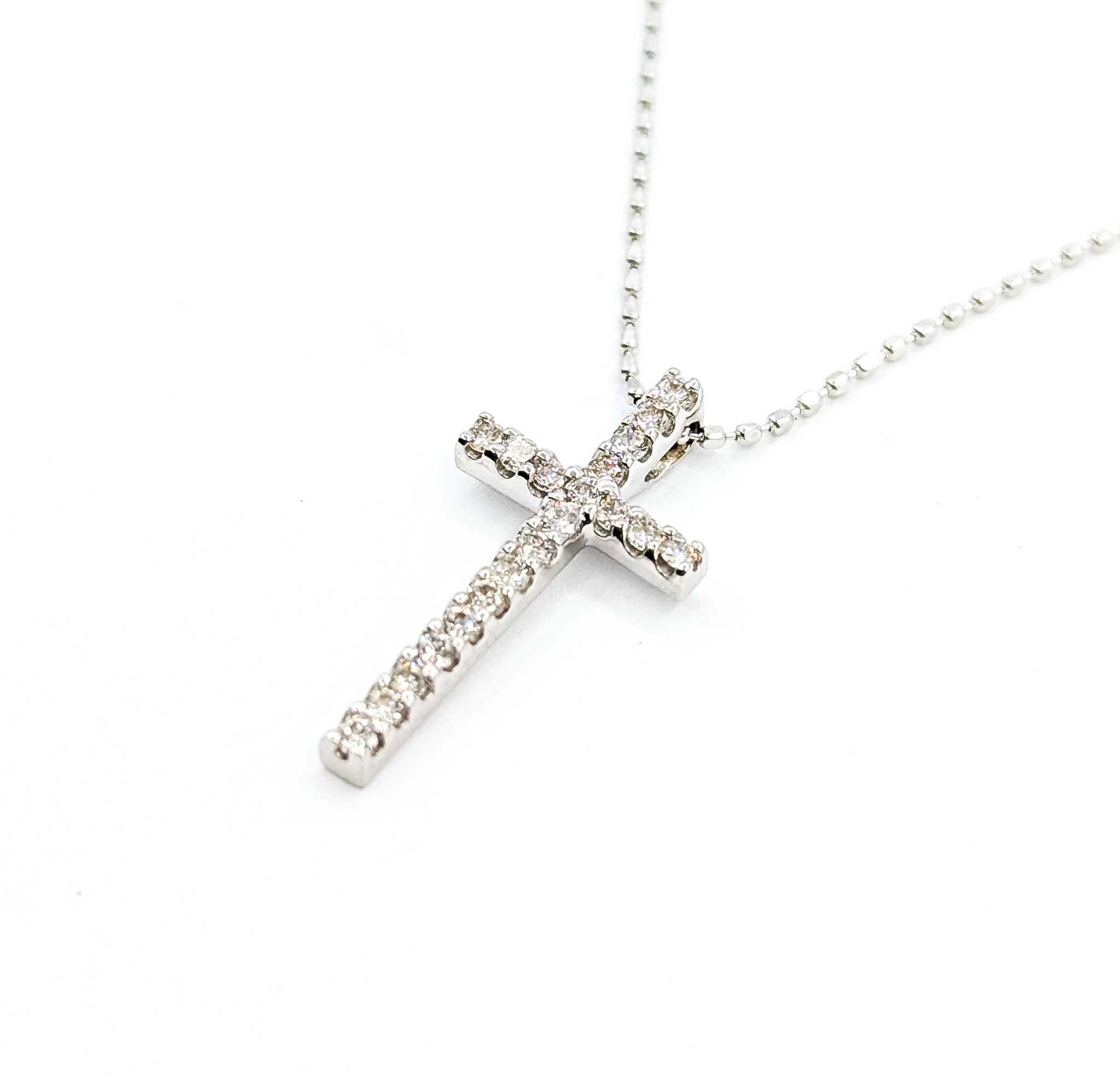 Eccezionale ciondolo a croce con diamante in oro bianco 18 carati in vendita 1