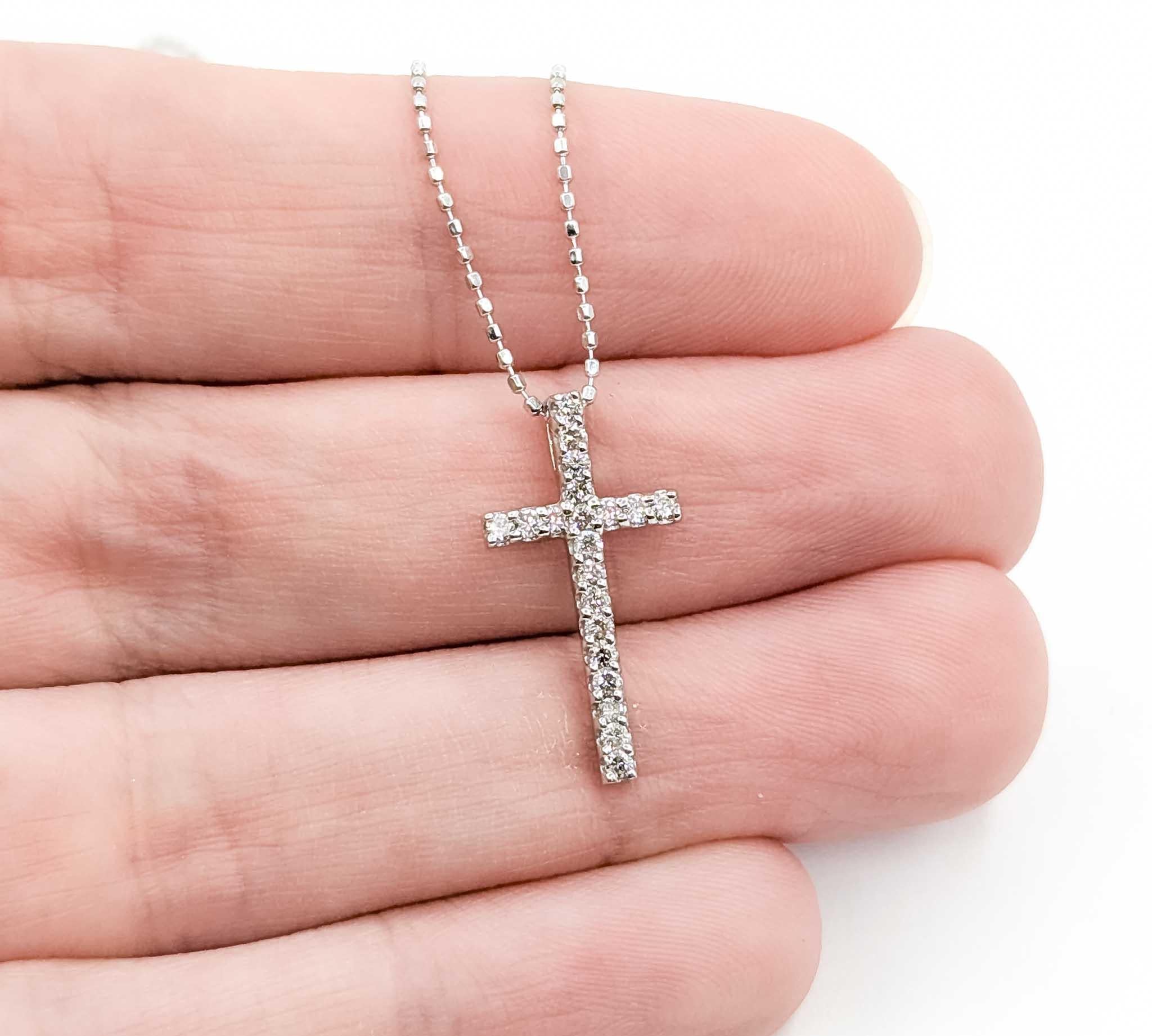 Eccezionale ciondolo a croce con diamante in oro bianco 18 carati in vendita 2