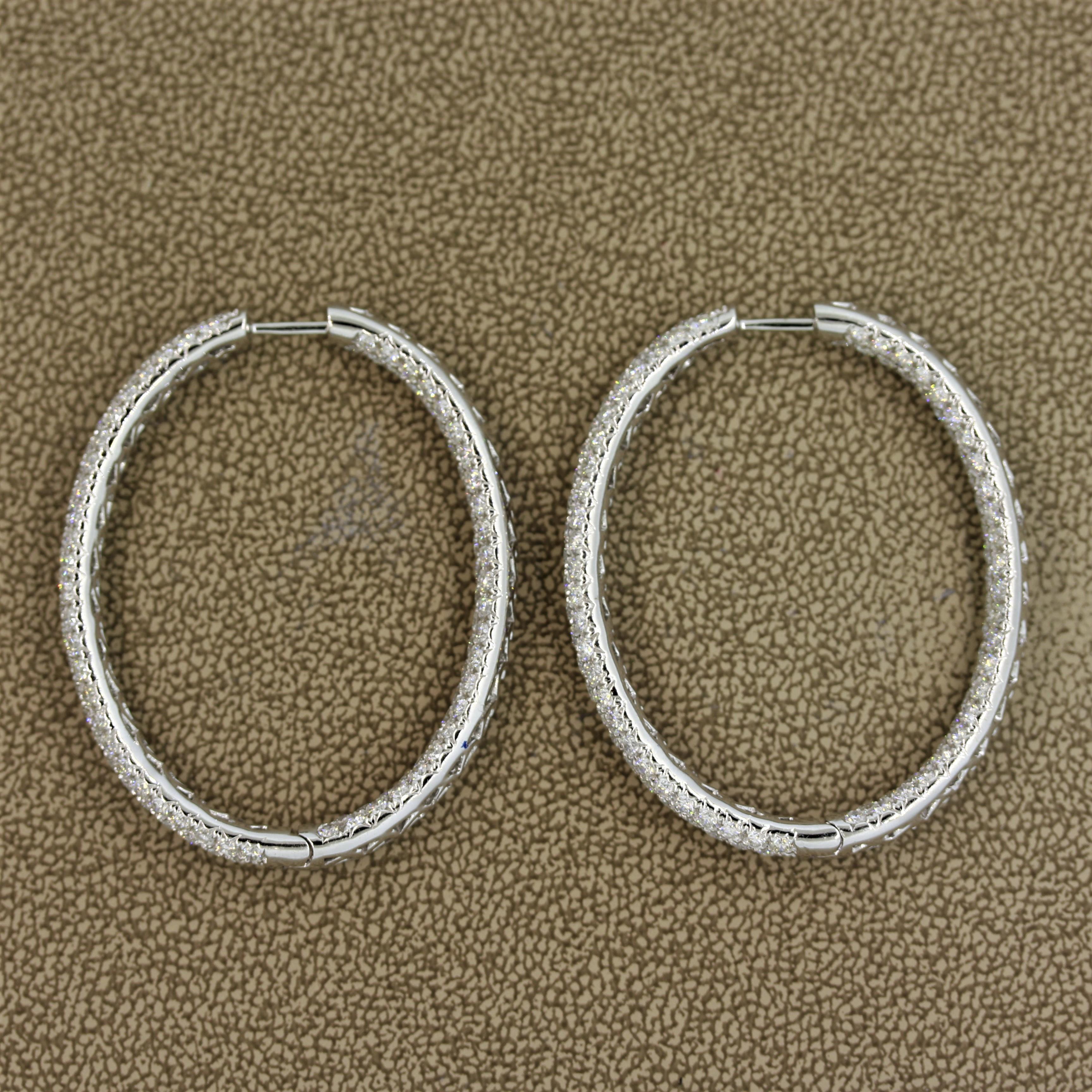 Exceptional Diamond Gold Hoop Earrings In New Condition For Sale In Beverly Hills, CA