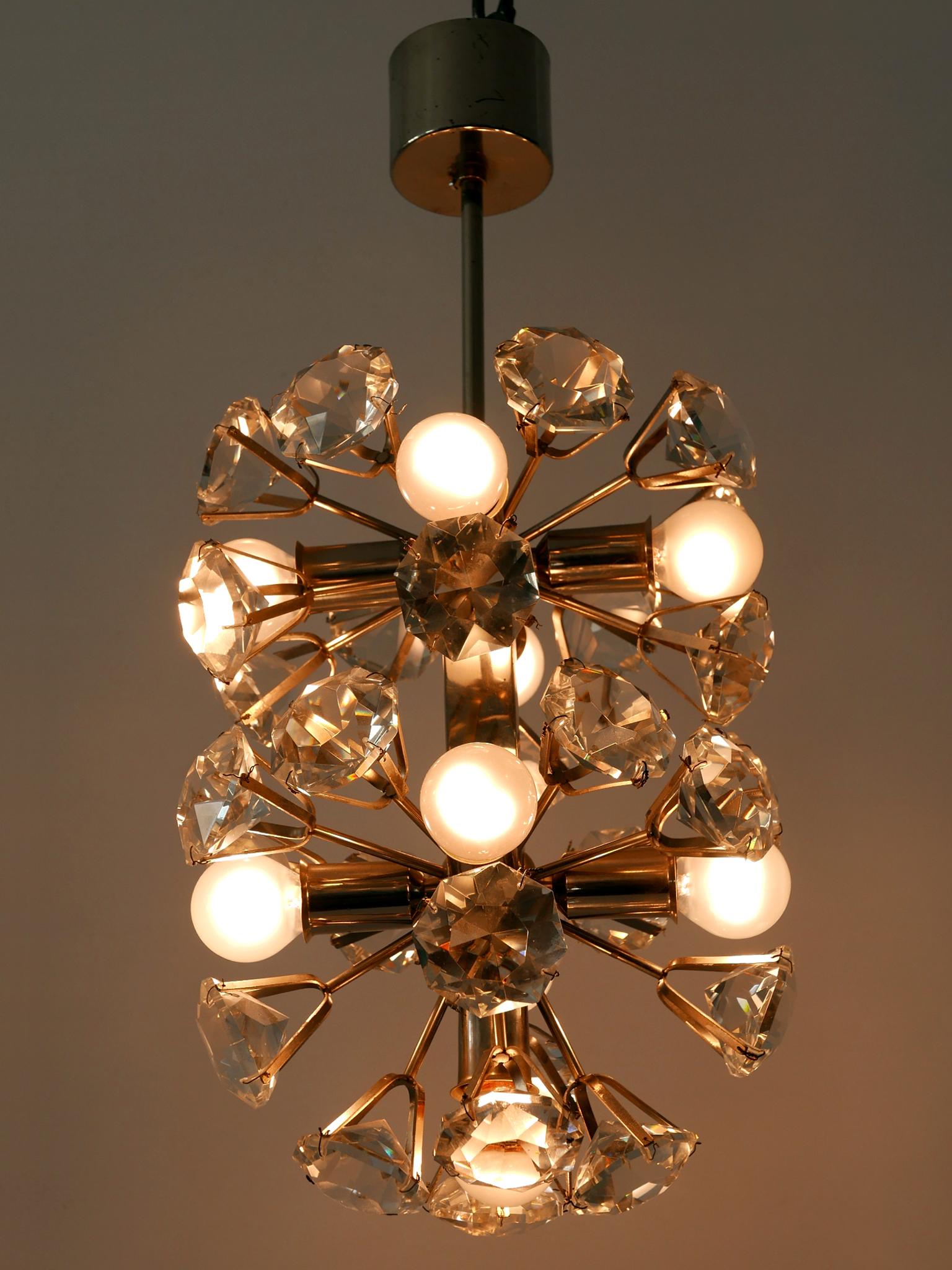 Exceptional Diamond Shaped Large Crystal Glass Chandelier by Bakalowits & Sons In Good Condition For Sale In Munich, DE