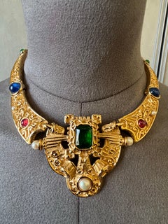Außergewöhnlich Dior – Auffällige Halskette aus vergoldetem Metall und mehrfarbigen Cabochons