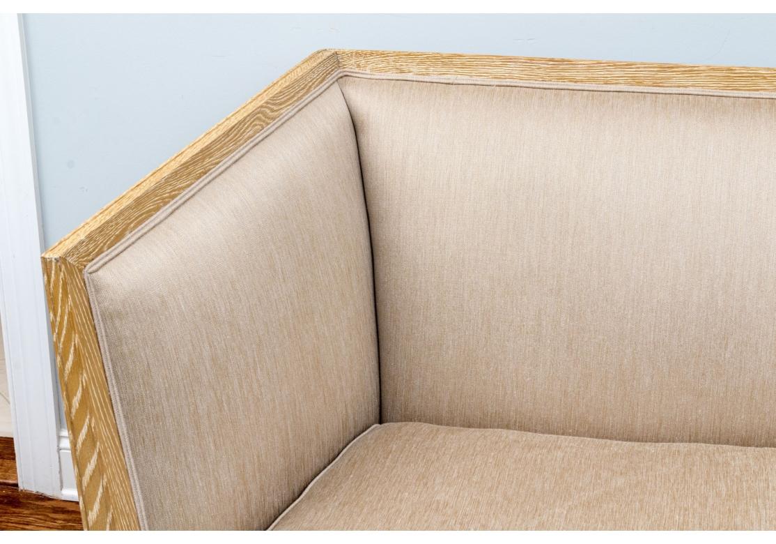 20ième siècle Exceptionnel canapé de style Directoire en chêne cérusé en vente