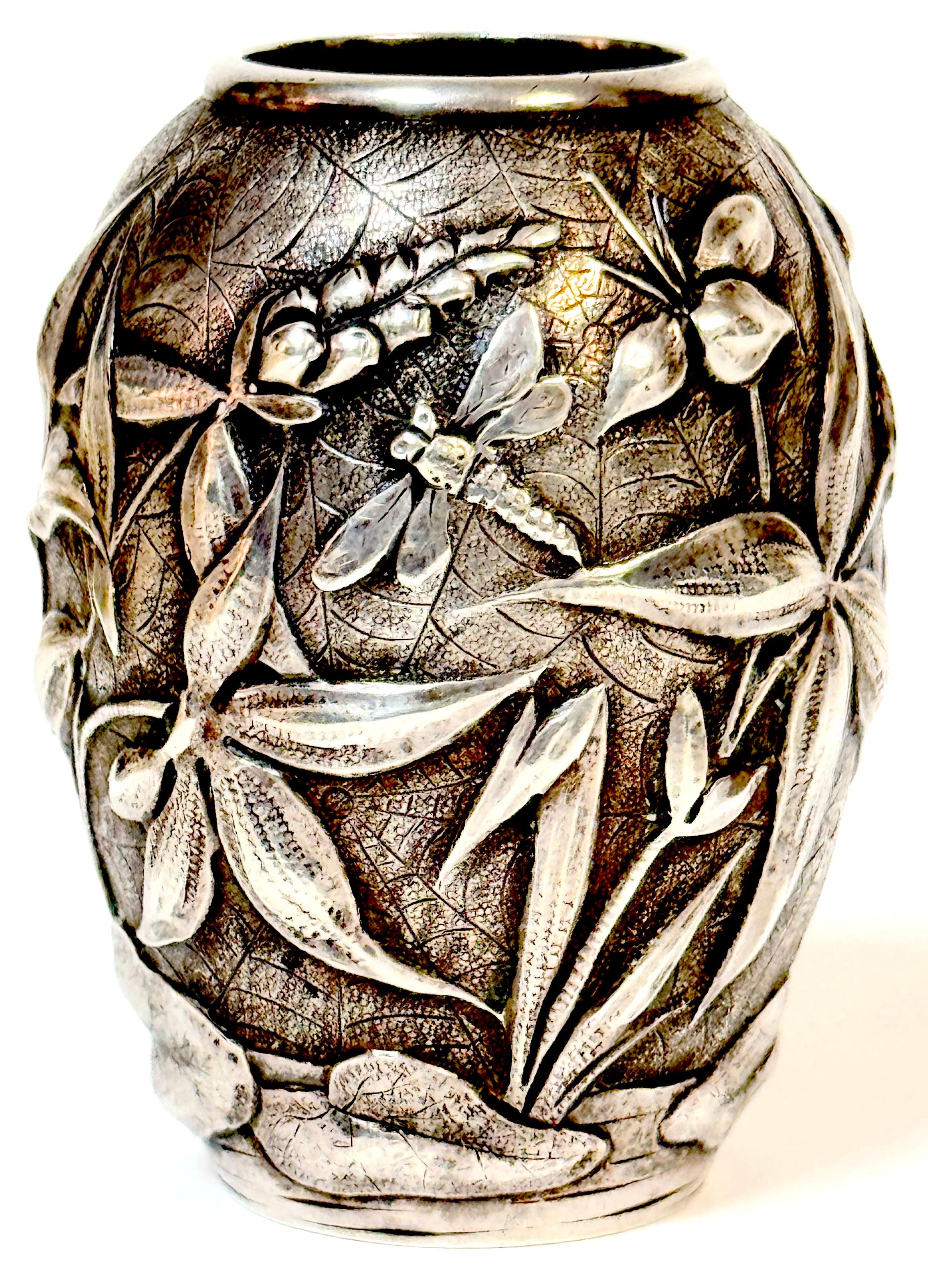Exceptional Dominic & Haff Japonisme Sterling Cabinet Vase—Dragonfly & Cobwebs

This exquisite Dominic & Haff sterling silver cabinet vase is a rare and finely detailed example of Japonisme-inspired design from the late 19th to early 20th century.