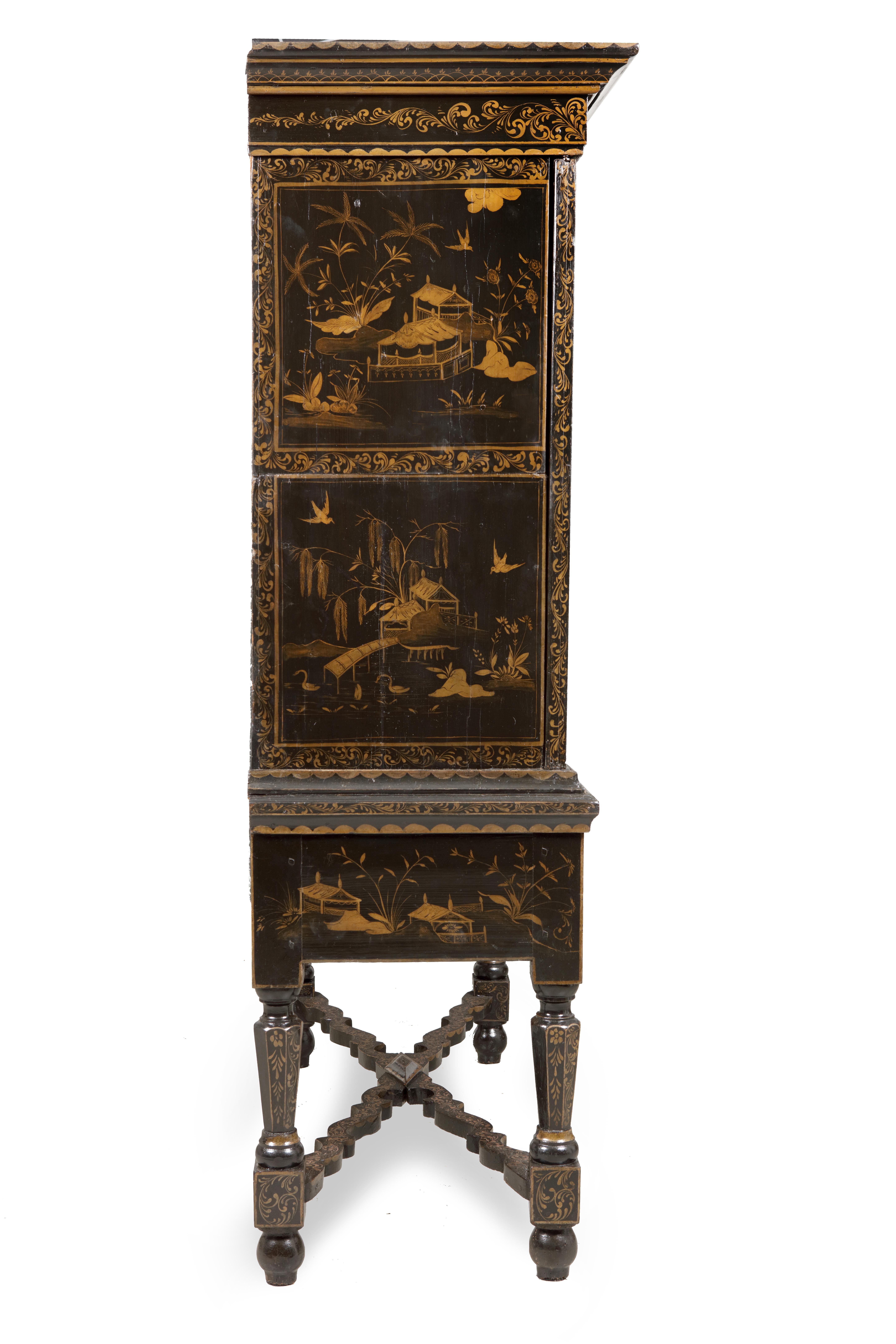 Exceptional Dutch Lacquered Chinoiserie Cabinet on Stand, 17th Century In Good Condition In Amsterdam, NL