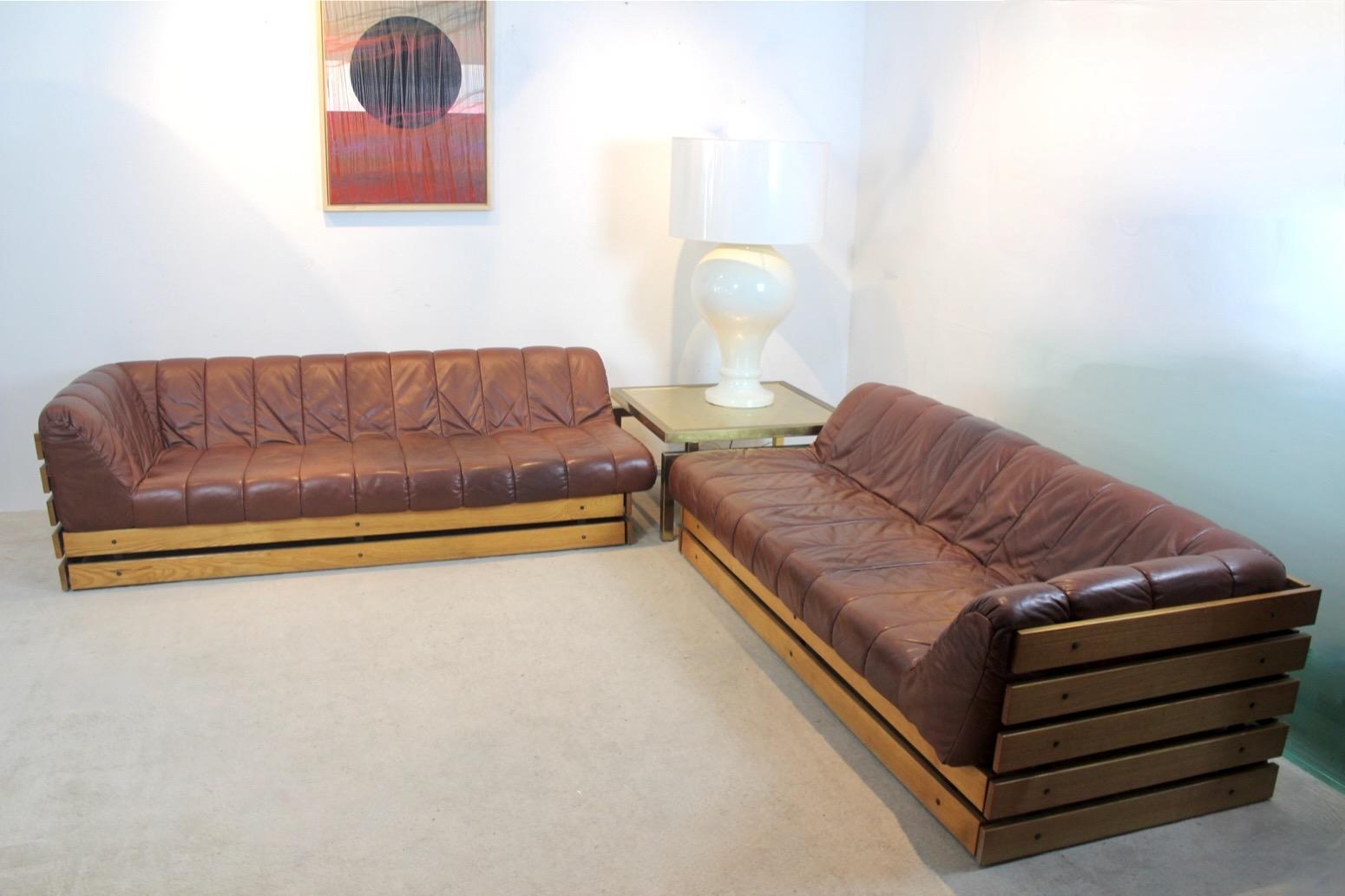Außergewöhnliches niederländisches Lounge-Sofa-Set aus Holz und cognacfarbenem Leder (Niederländisch) im Angebot